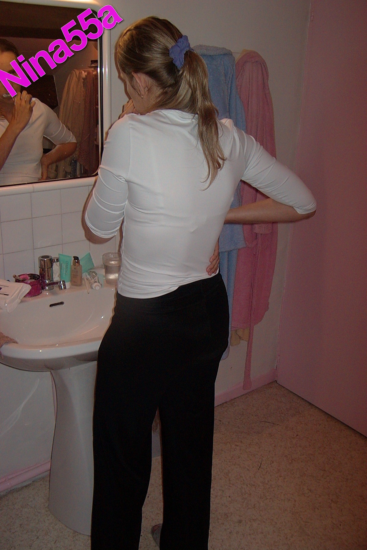 Nina Reality N°23  128 septembre 2004 8 photos format 10X15