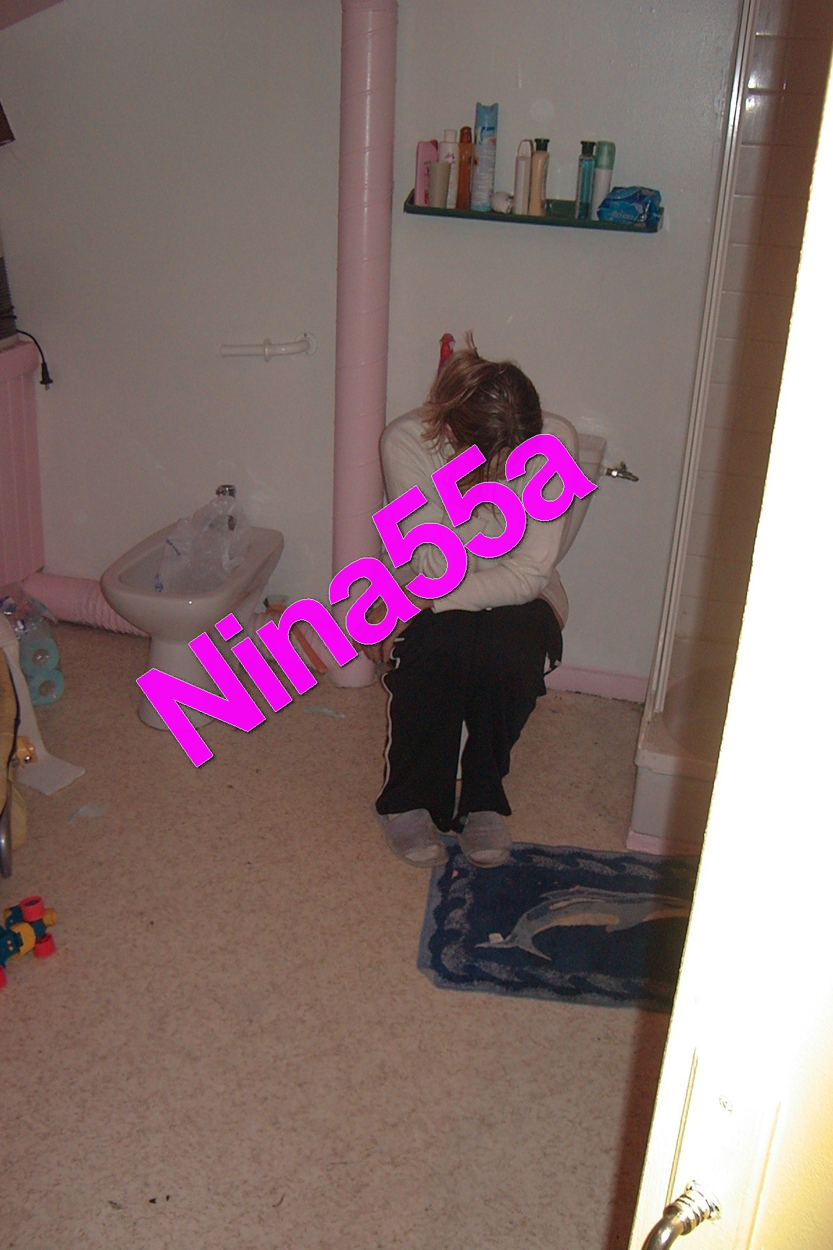 Nina Reality N°27  15 octobre 2004 6 photos format 10X15