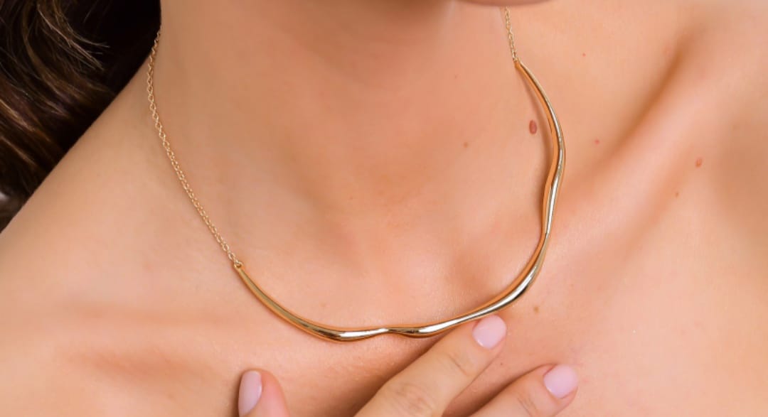 Colar de Ouro Minimalista