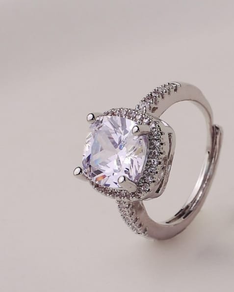 Anel em Ródio Regulável com Pedra Central 