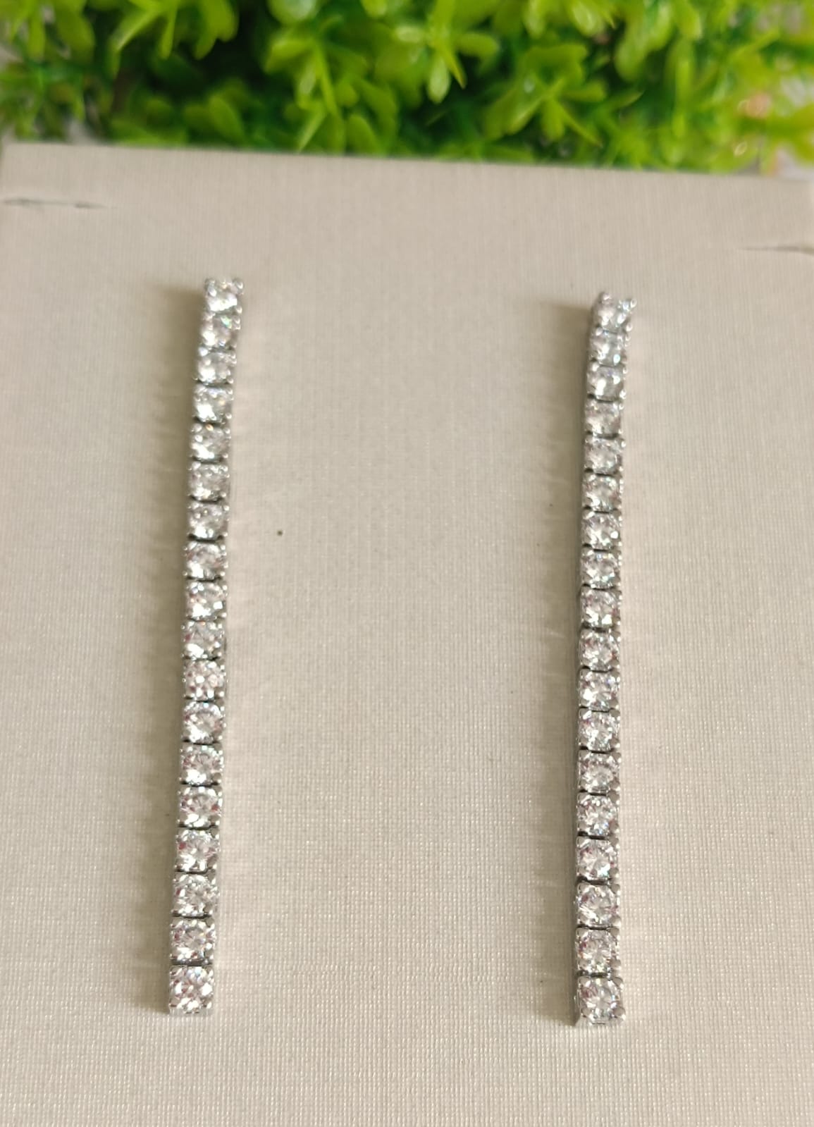 Brinco Longo  em Ródio Riveira 