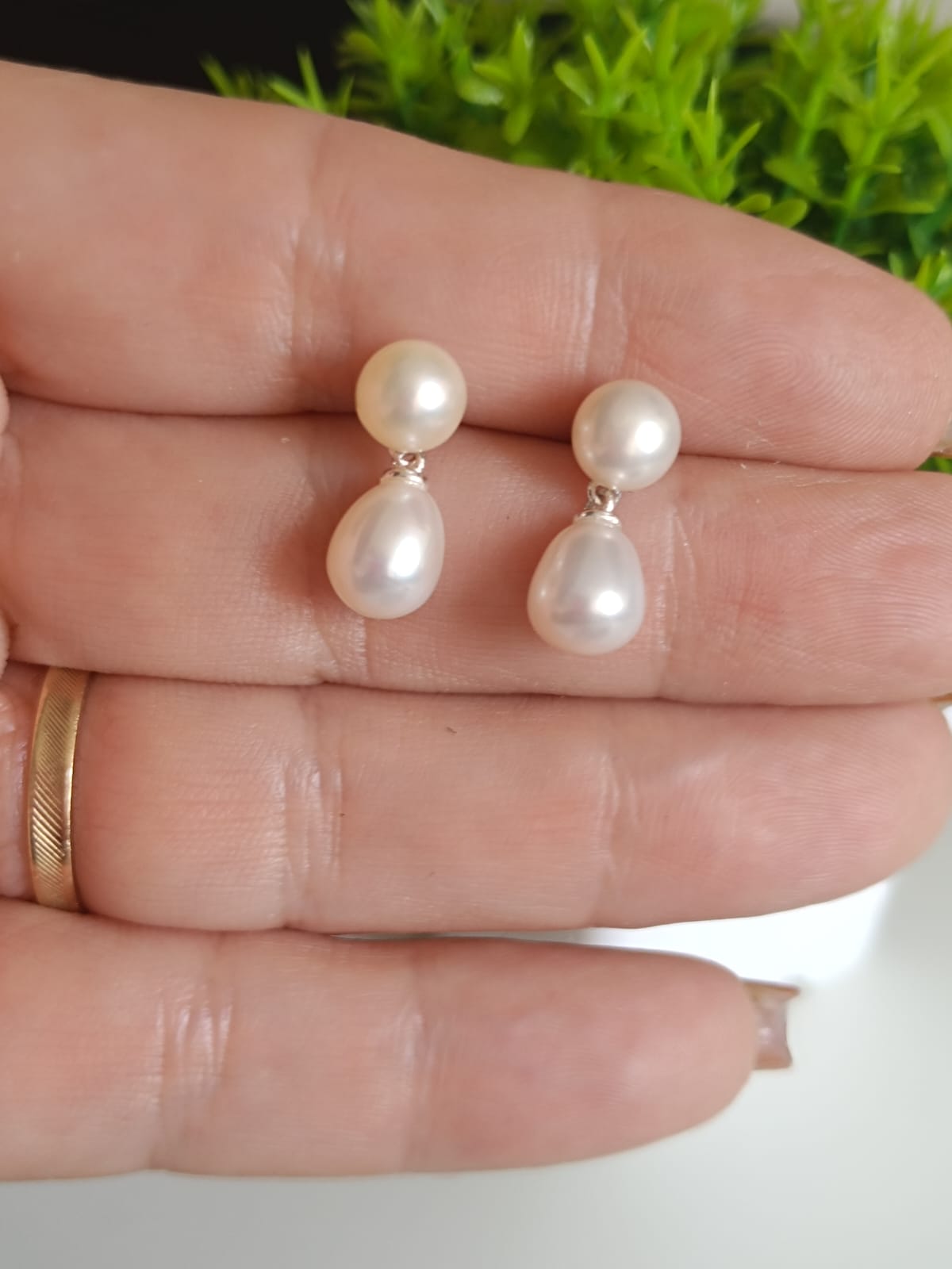 Brincos Prateados e com Pérolas