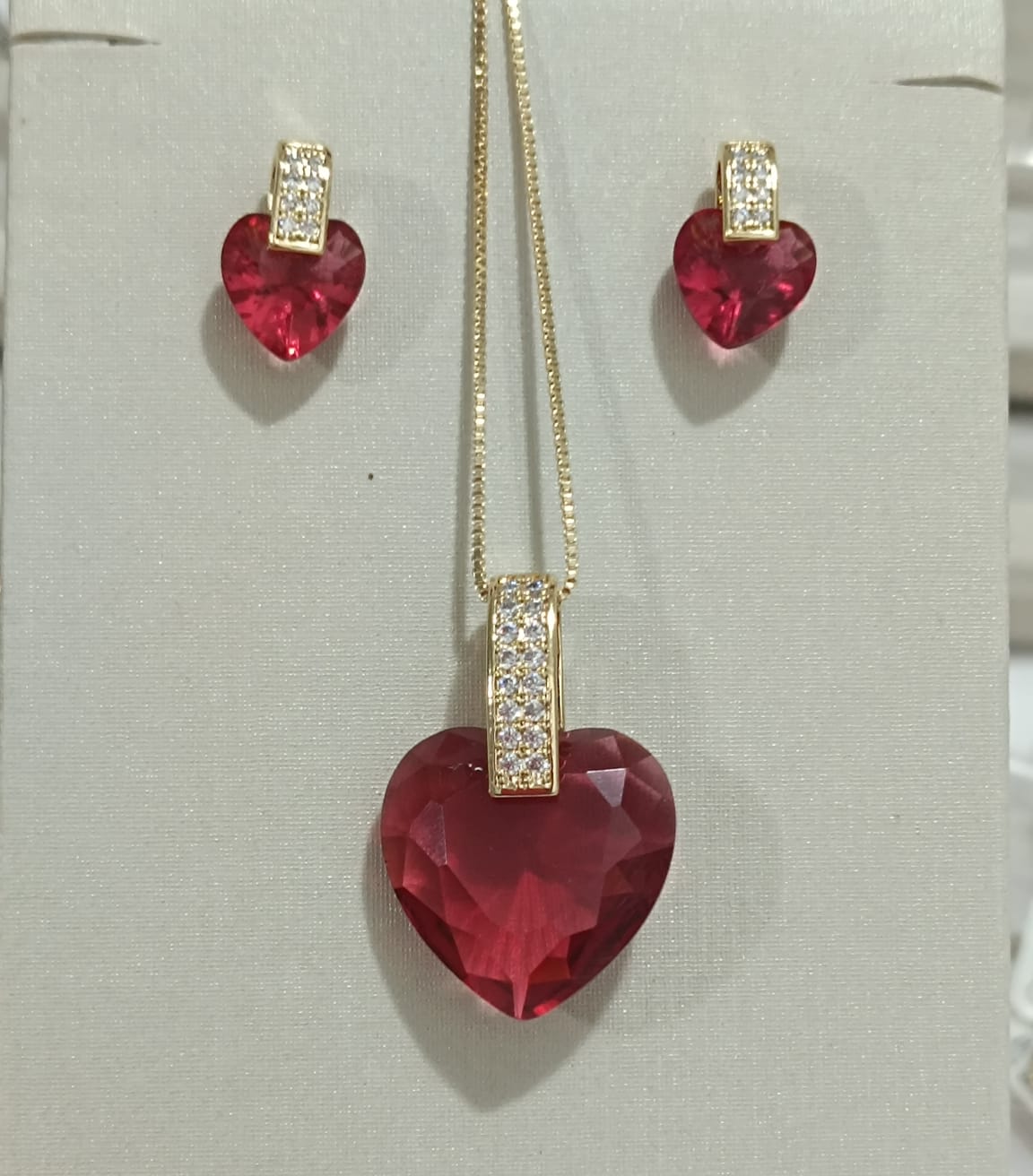 Conjunto Brincos e Colar  Coração Rubi