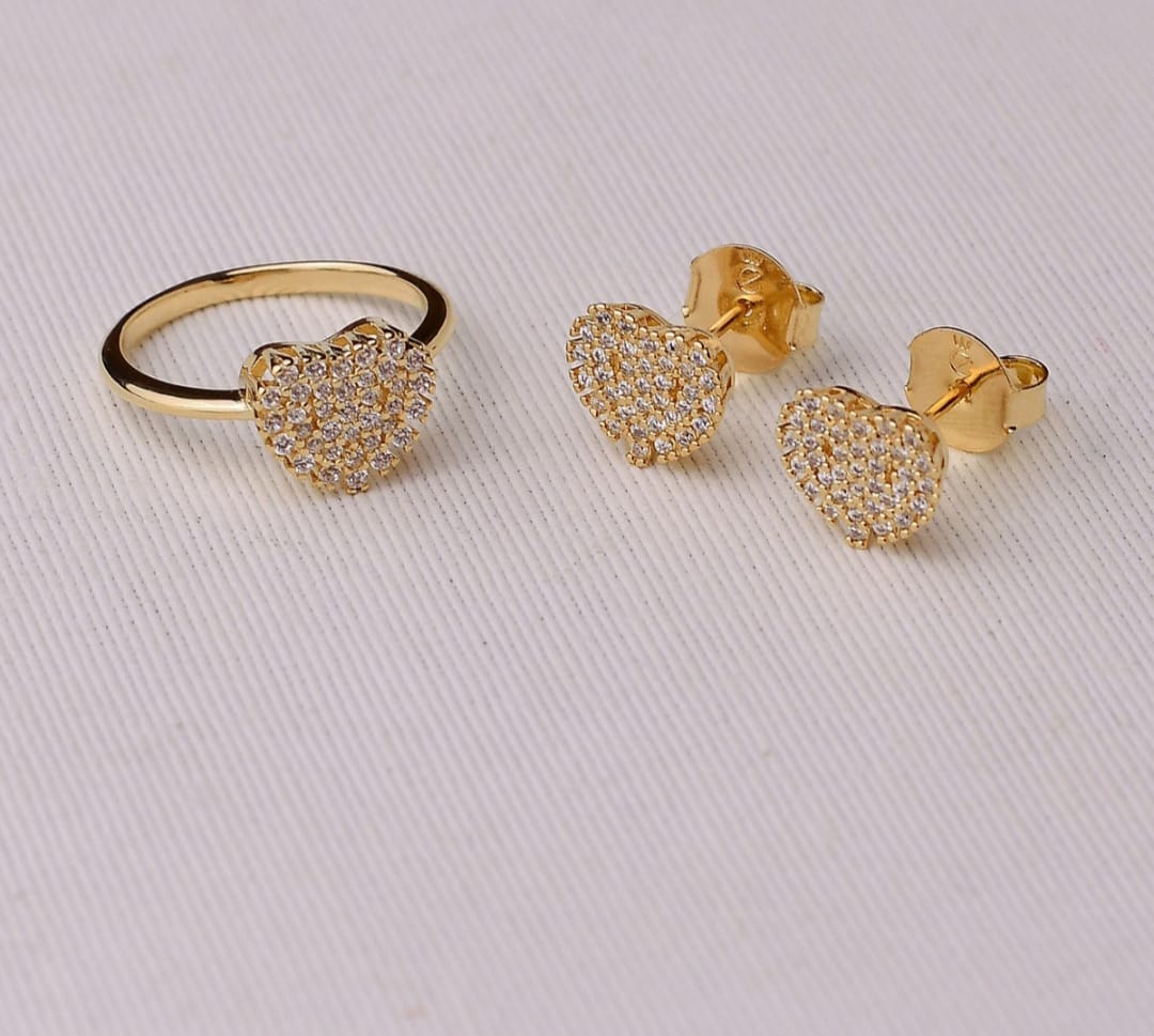 Conjunto de brincos e anel TAM 17 Coração Cravejado 