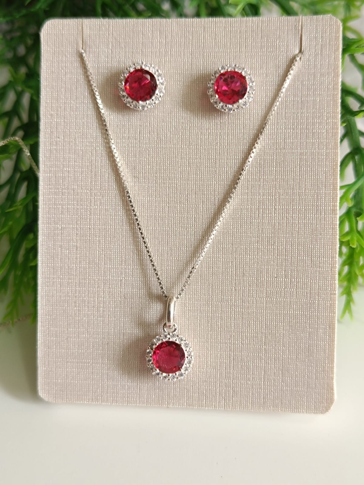 Conjunto de Colar e Brincos em Prata com Pedra Vermelho Rubi