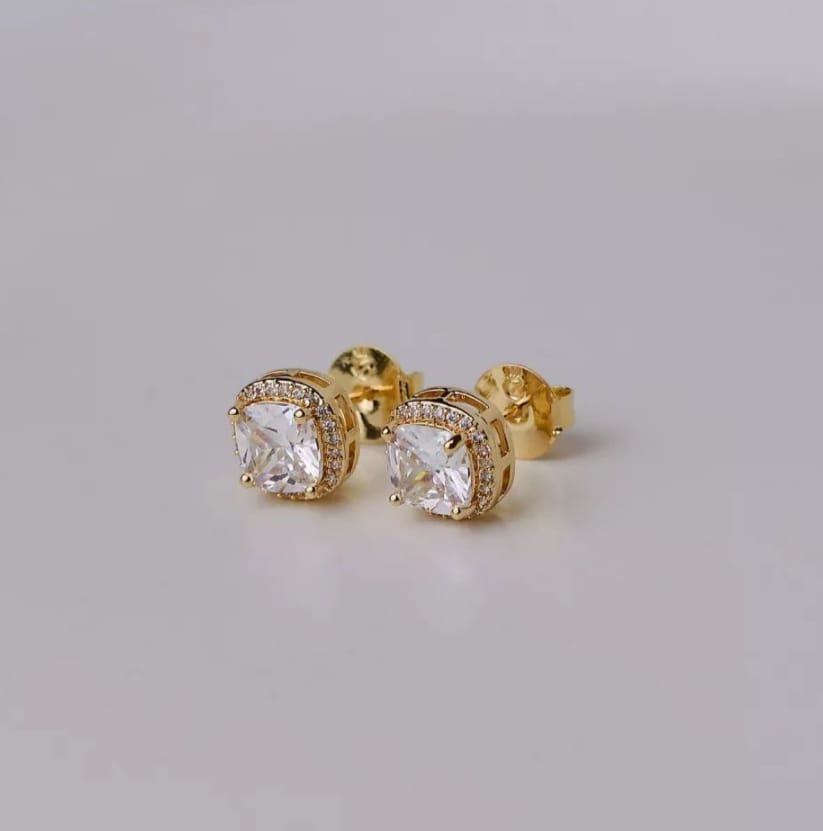 Brinco Dourado Cravejado