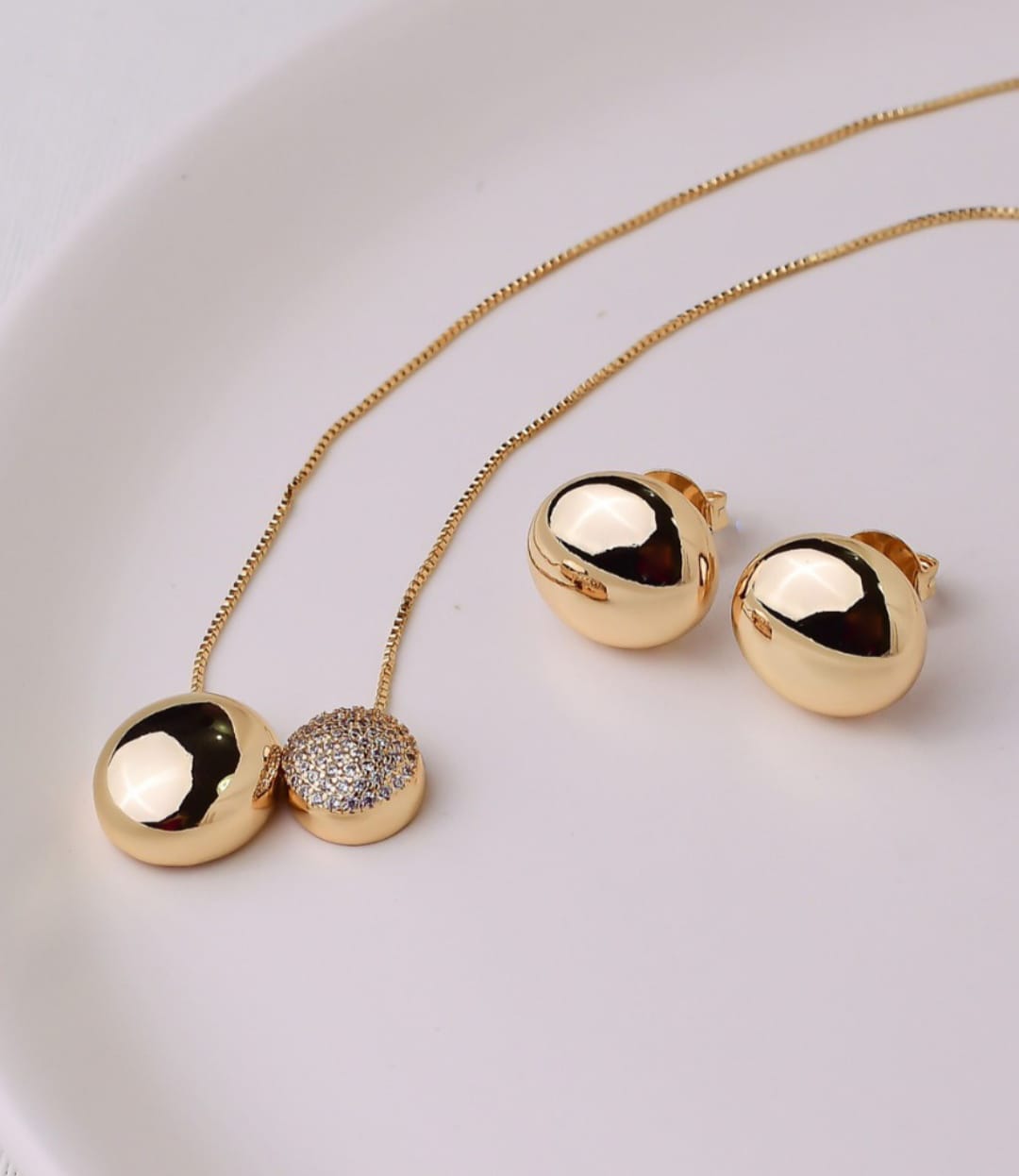 Conjunto de Colar e Brinco Dourado