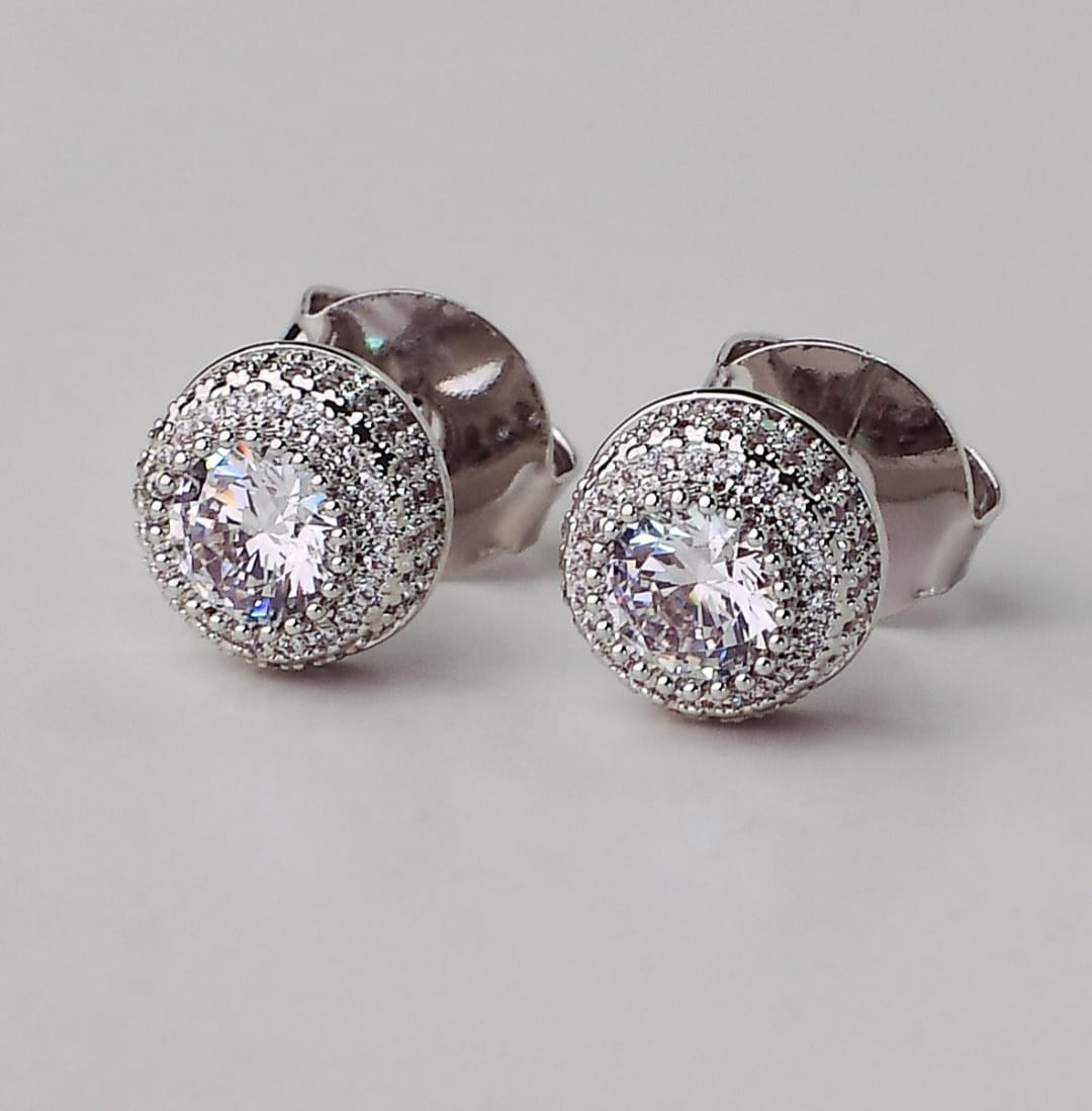 Brinco Cravejado em Ródio