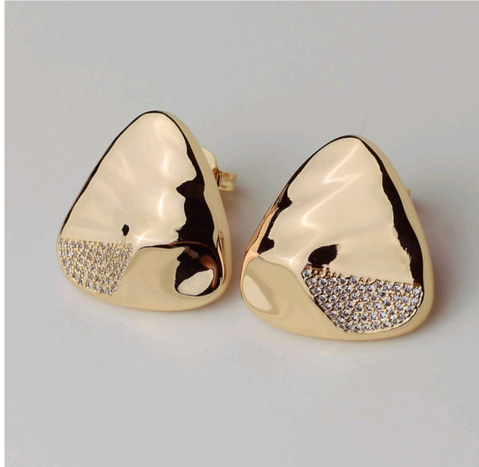 Brincos Dourados Cravejados Assimétricos