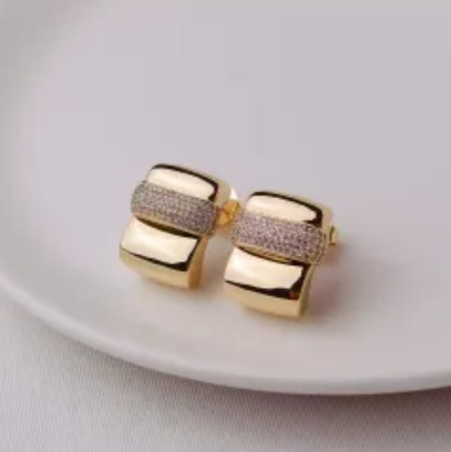 Brincos Dourados Cravejados