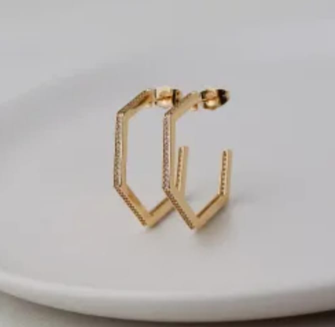 Argola Geométrica Dourada Cravejada