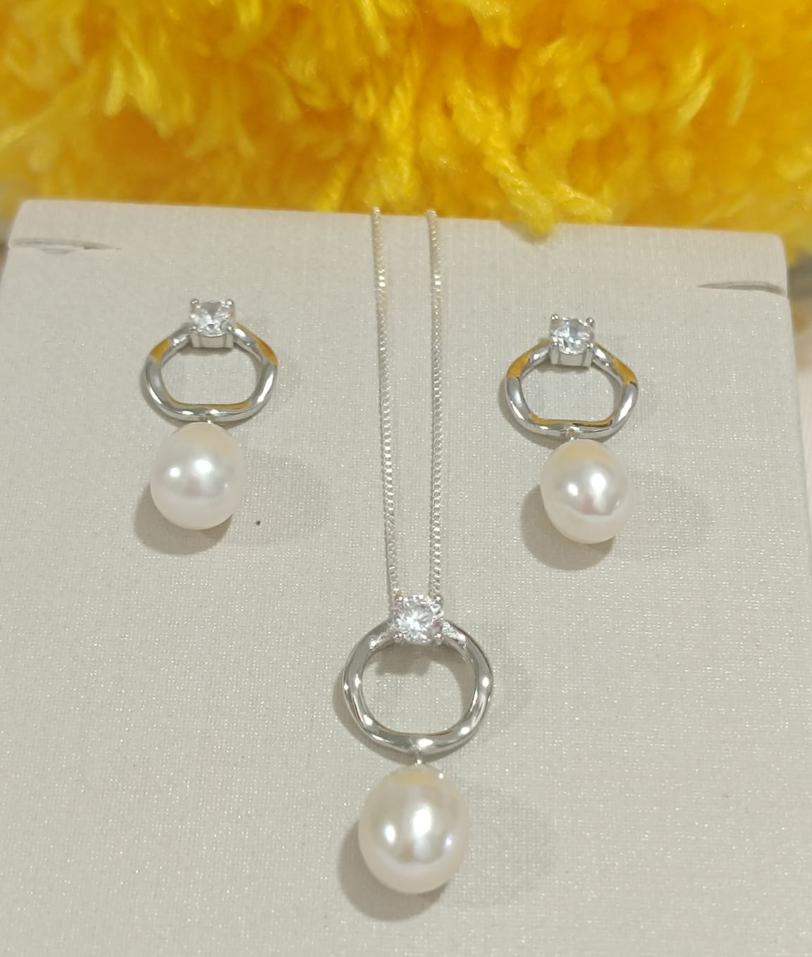 Conjunto Moderno e Sofisticado em Prata 925 com Pérolas