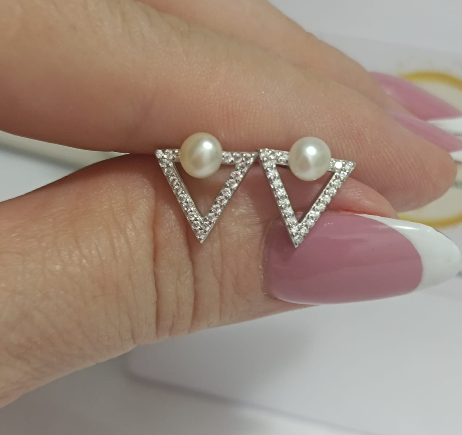 Brinco Triângulo com Pérola em Prata 925