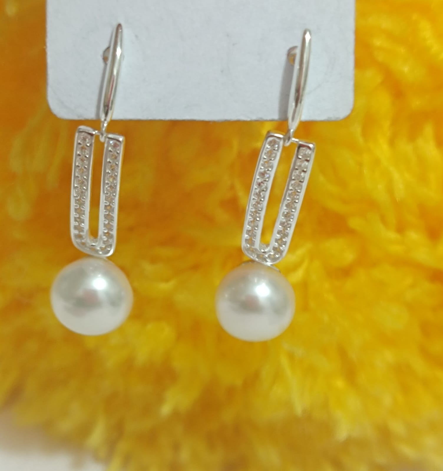 Brinco Delicado Cravejado com Pérola