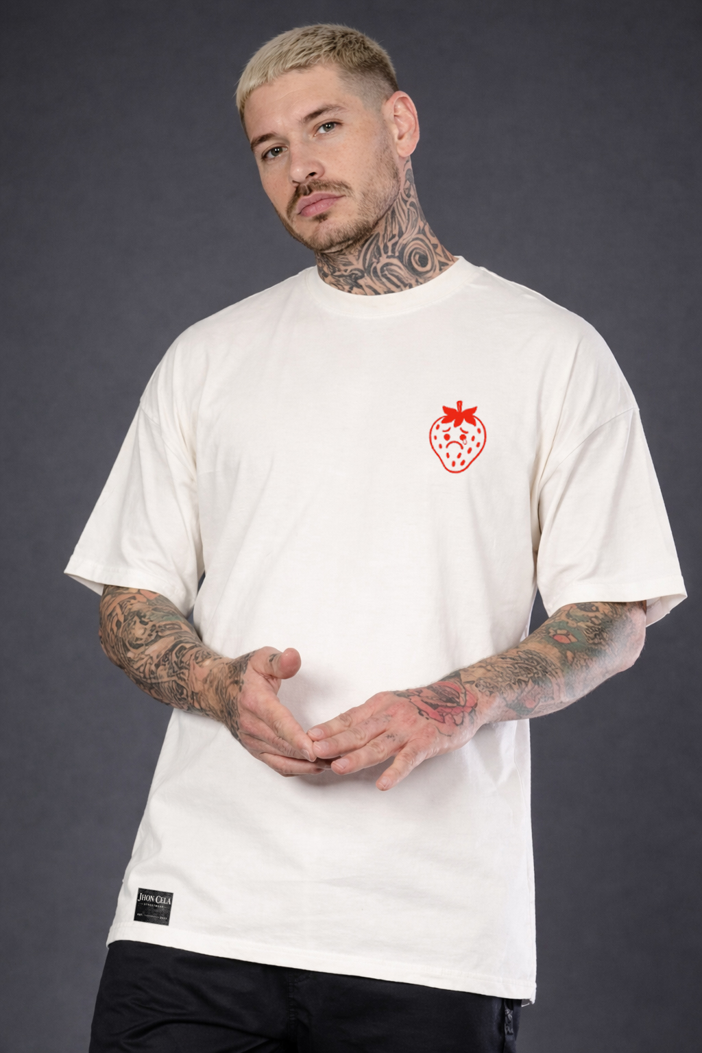 Camiseta Oversized A Vida Não é um Morango Frente e Verso