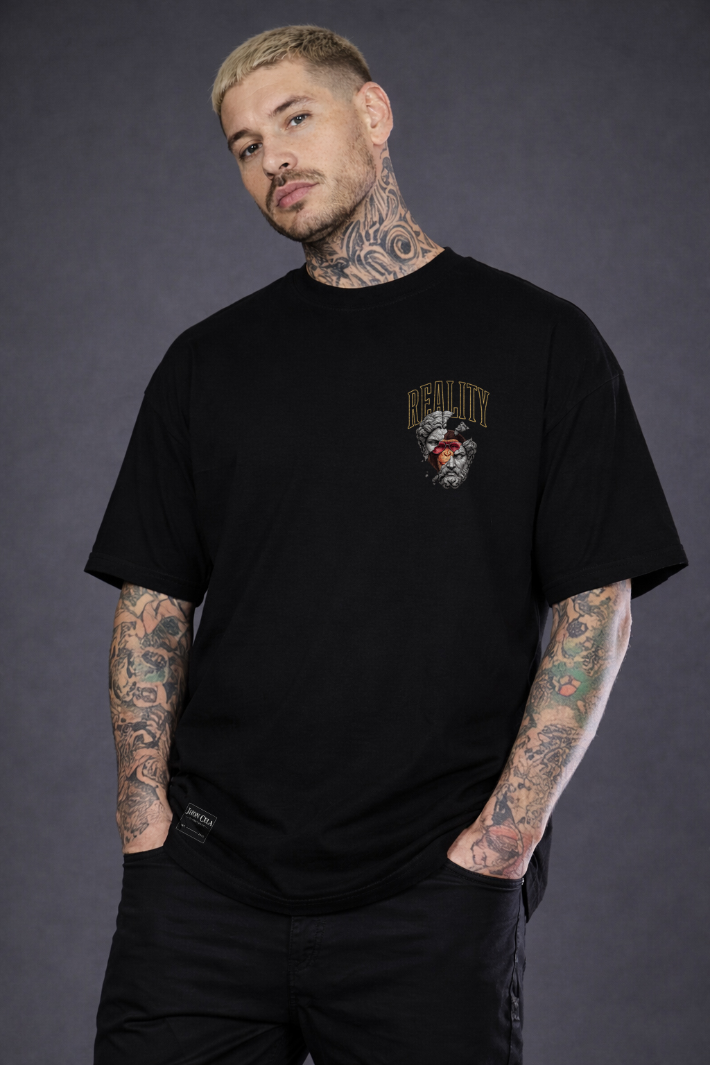 Camiseta Oversized Reality Hides Behind Frente e Verso