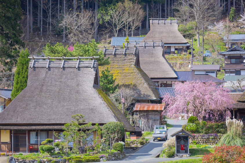 Visite d'un village traditionnel japonais