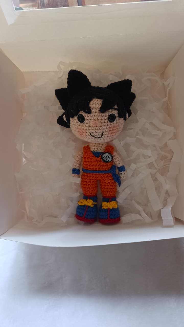 Muñeco Amigurumi de Goku.