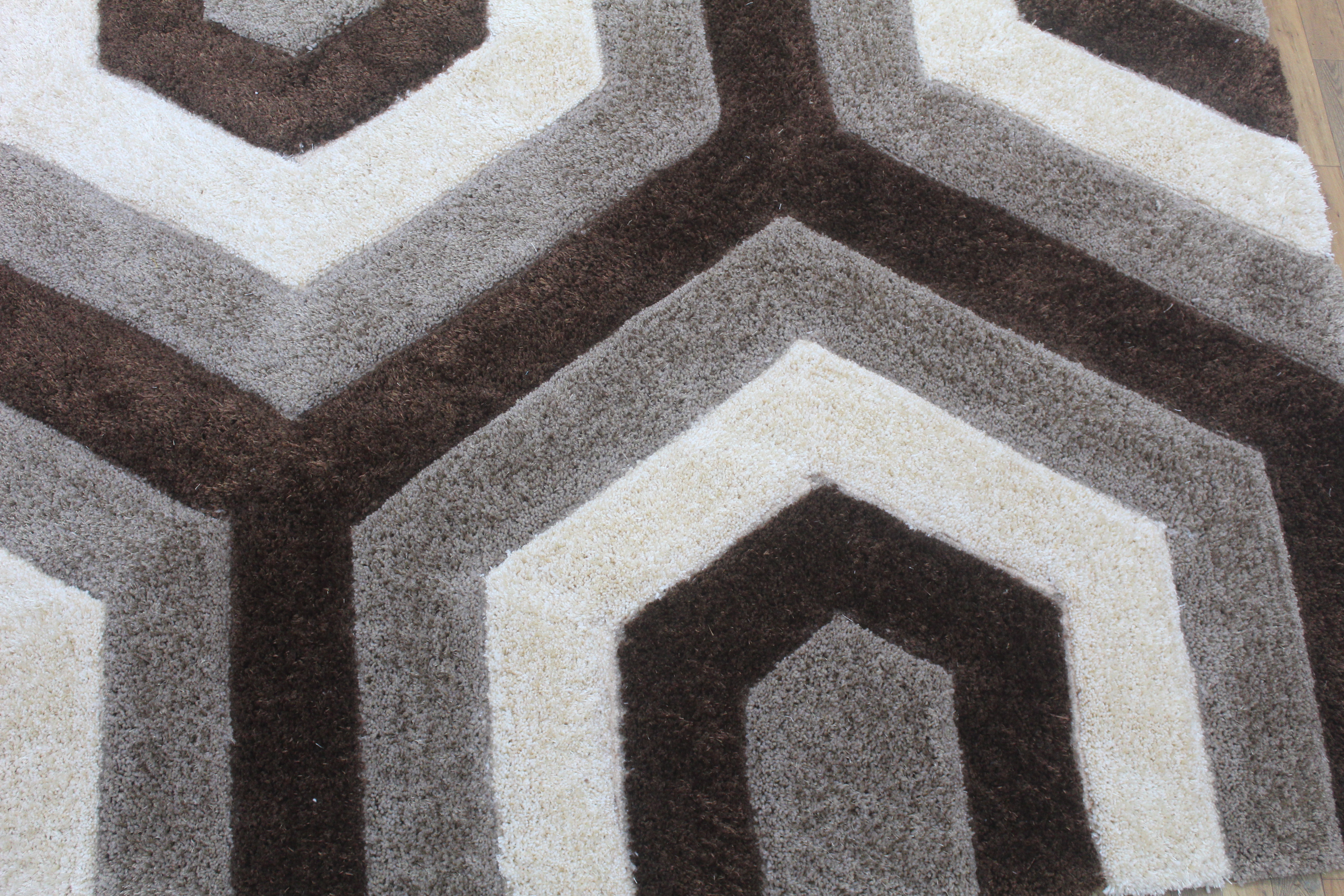 Handmade Shag Wool Rug with Sculpted Geometric Design