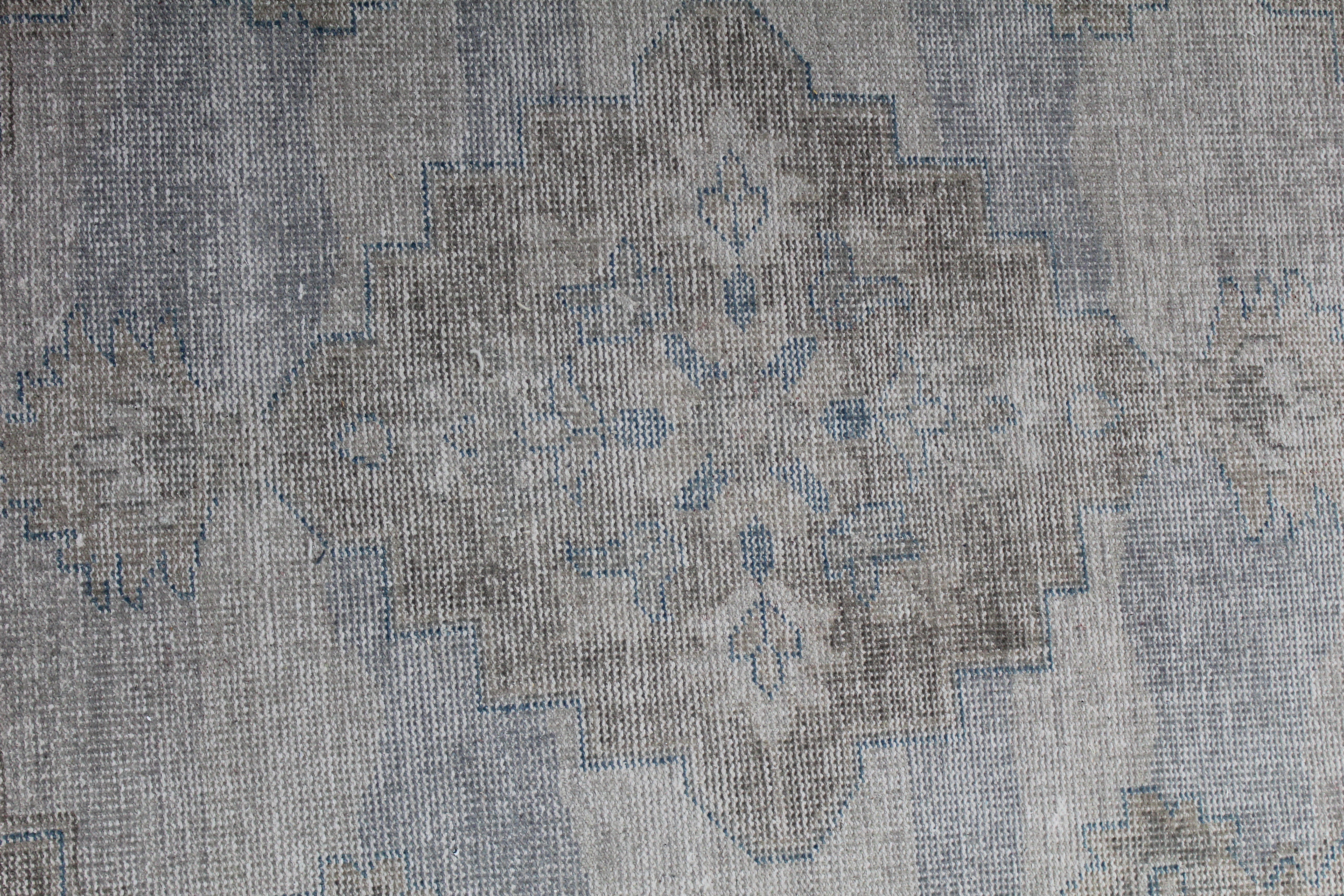 Vintage Style Medallion Area Rug: 5x8 Turkish Inspired Low Pile