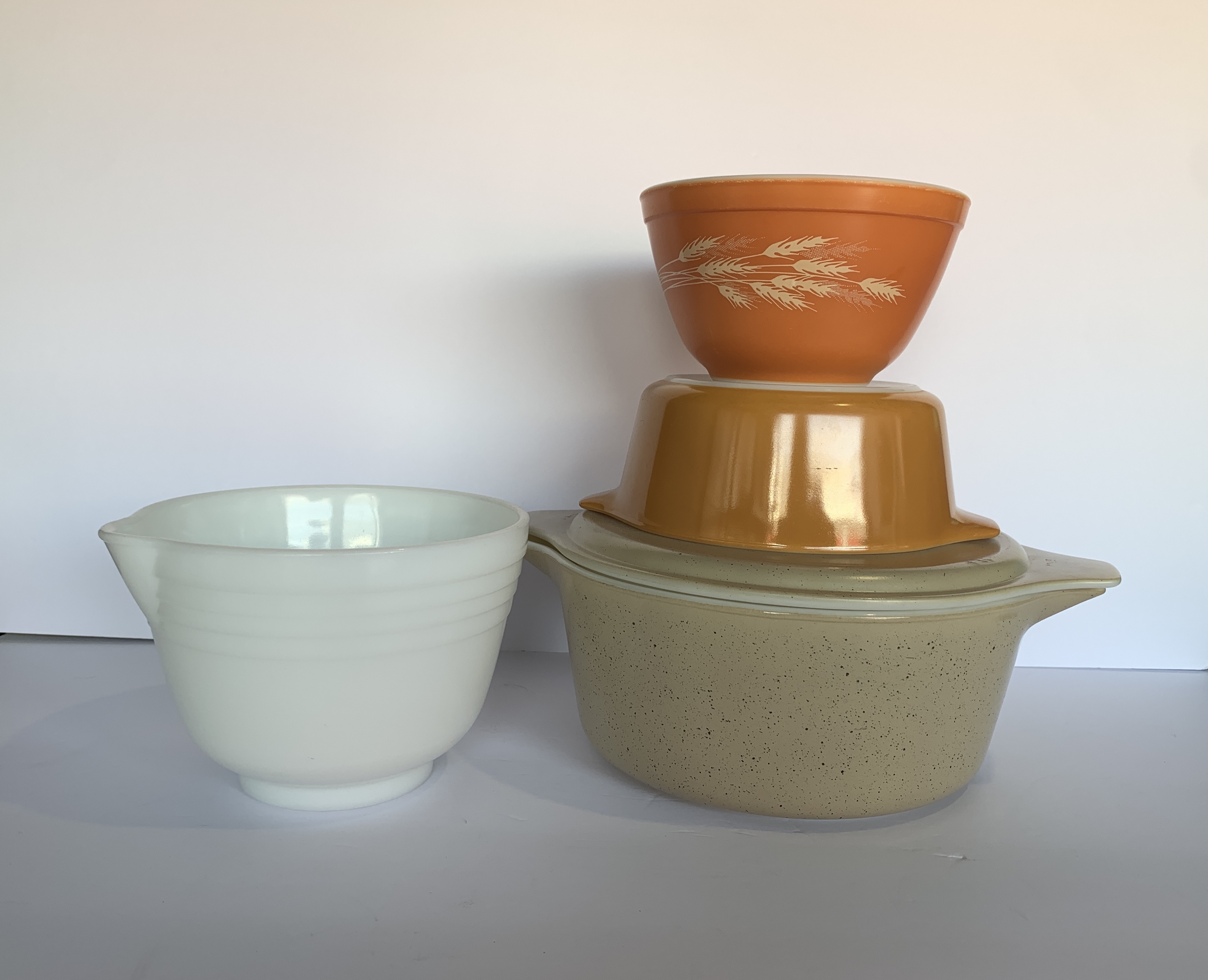 Assorted Vintage Mixing Bowl and Casserole dish Set
