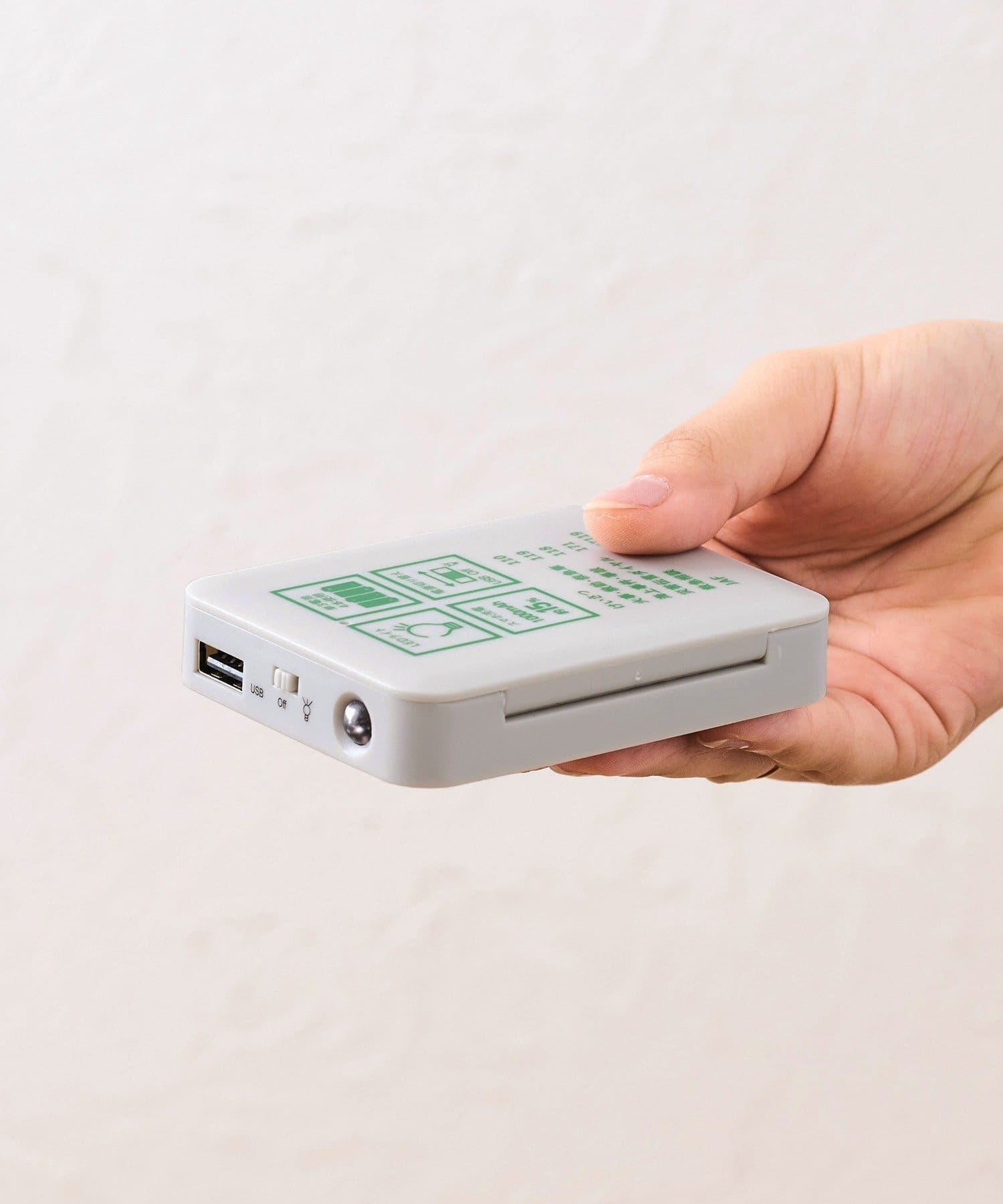 3COINS 乾電池應急充電器 