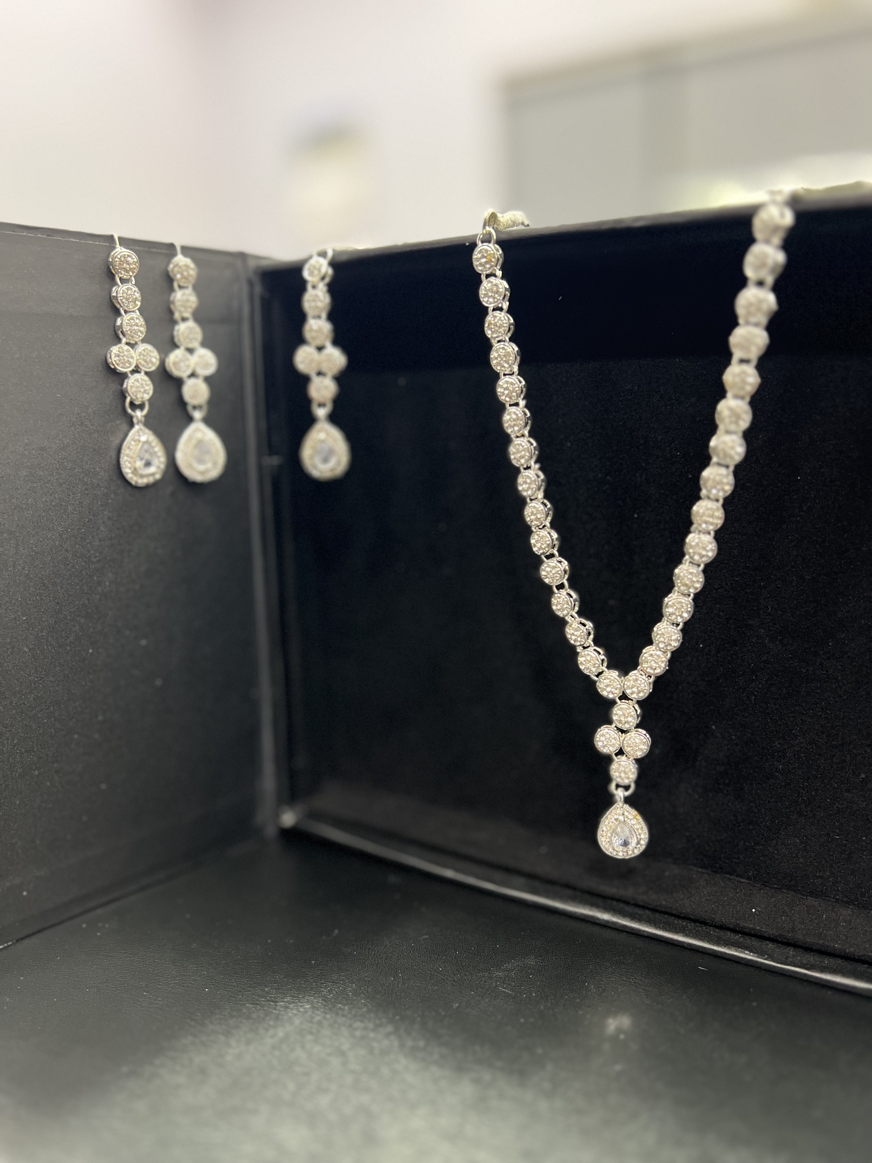 Elegant Crystal Jewelry Set