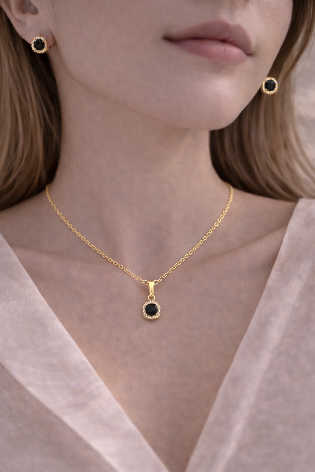 Medicininio 18K aukso papuošalų rinkinys su juodu akmeniu