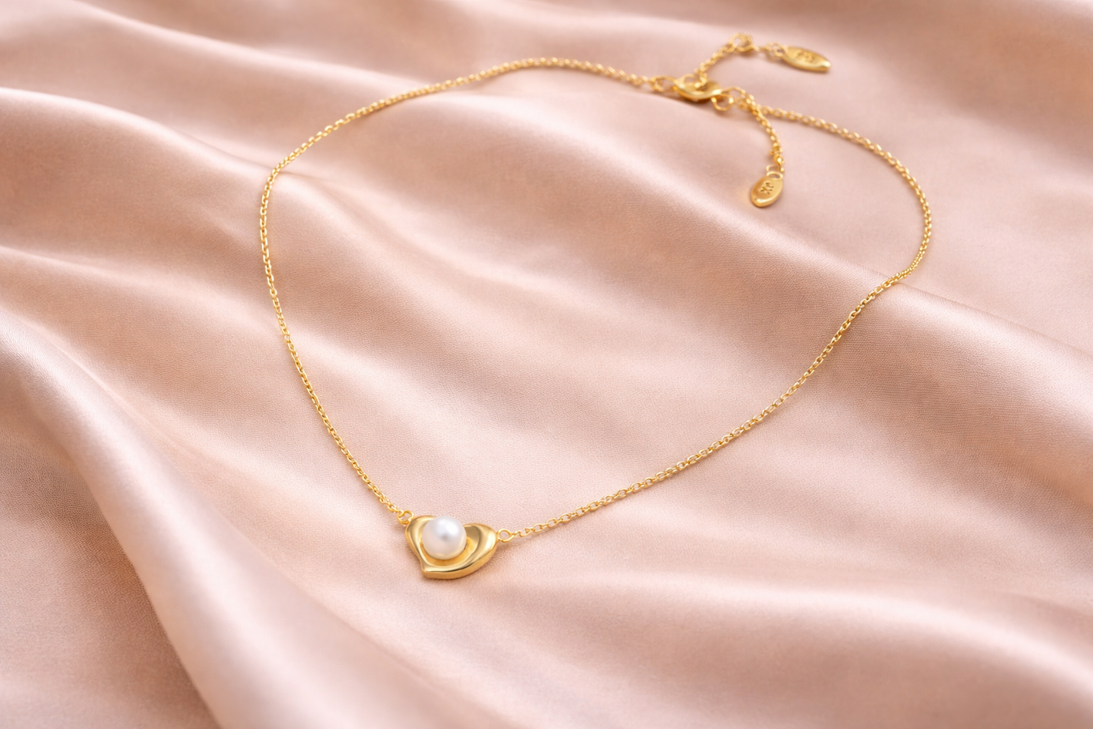 18K medicininio aukso grandinėlė su perlu. 47cm.+5cm.