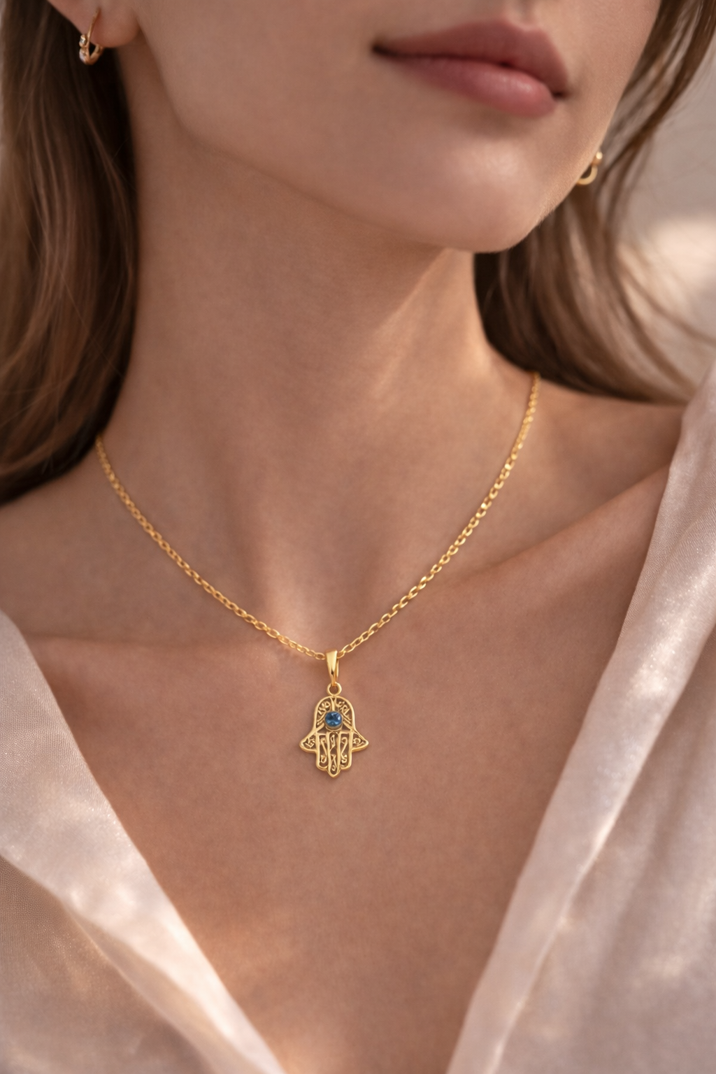 Medicininio 18K aukso Hamsa pakabukas. 