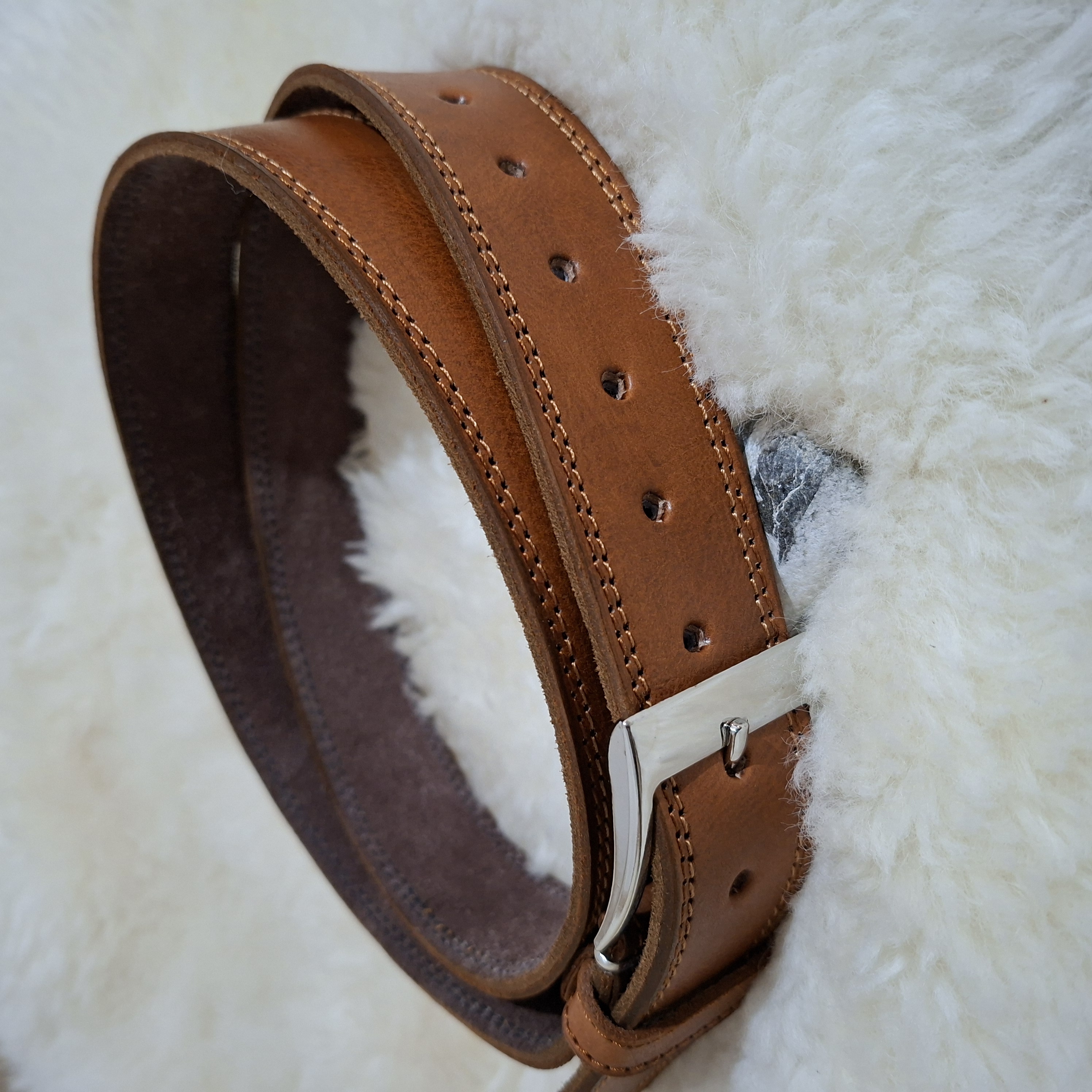 Ceinture en cuir authentique naturel artisanal de très bonne qualité 