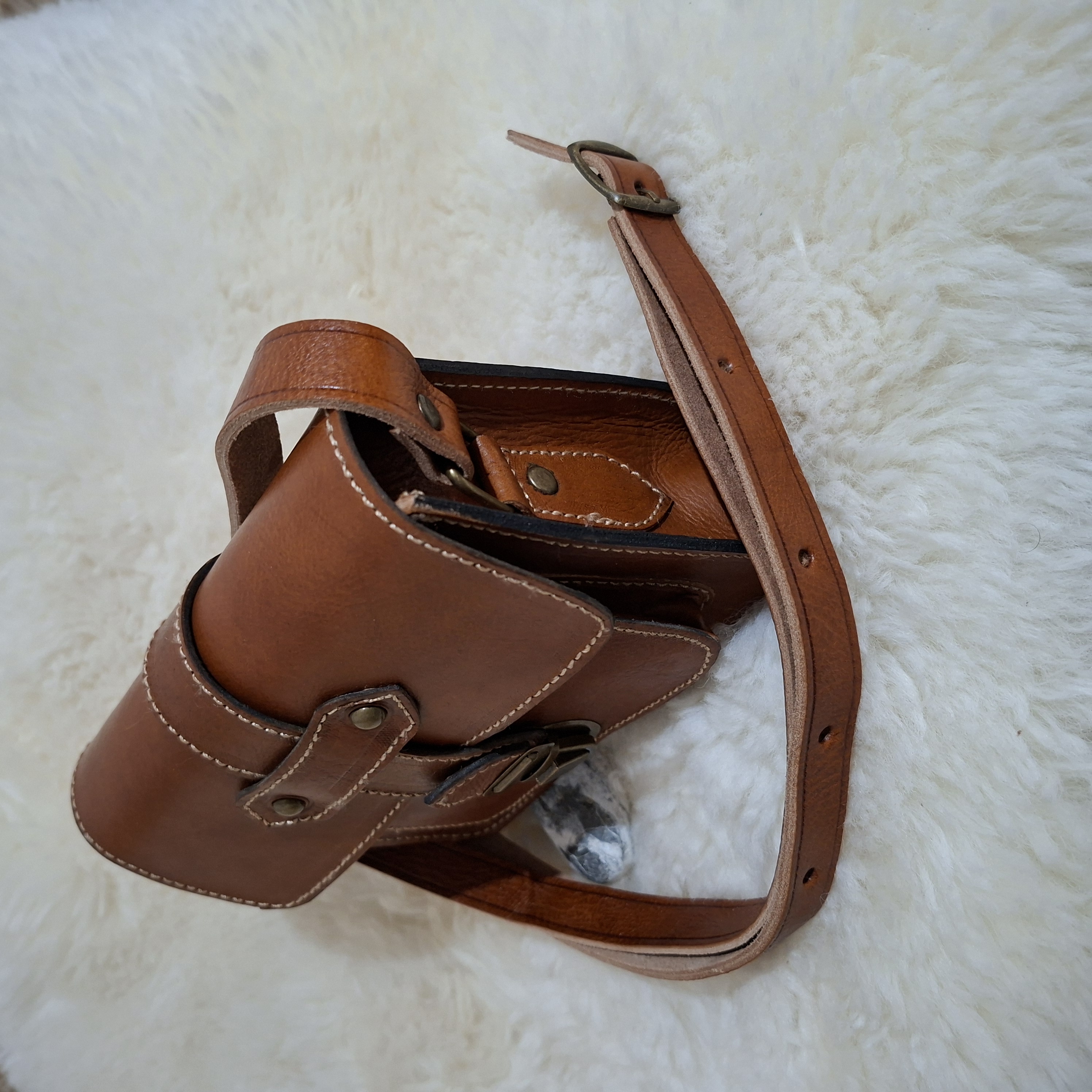 Sac bandoulière artisanal en cuir véritable – Fait main