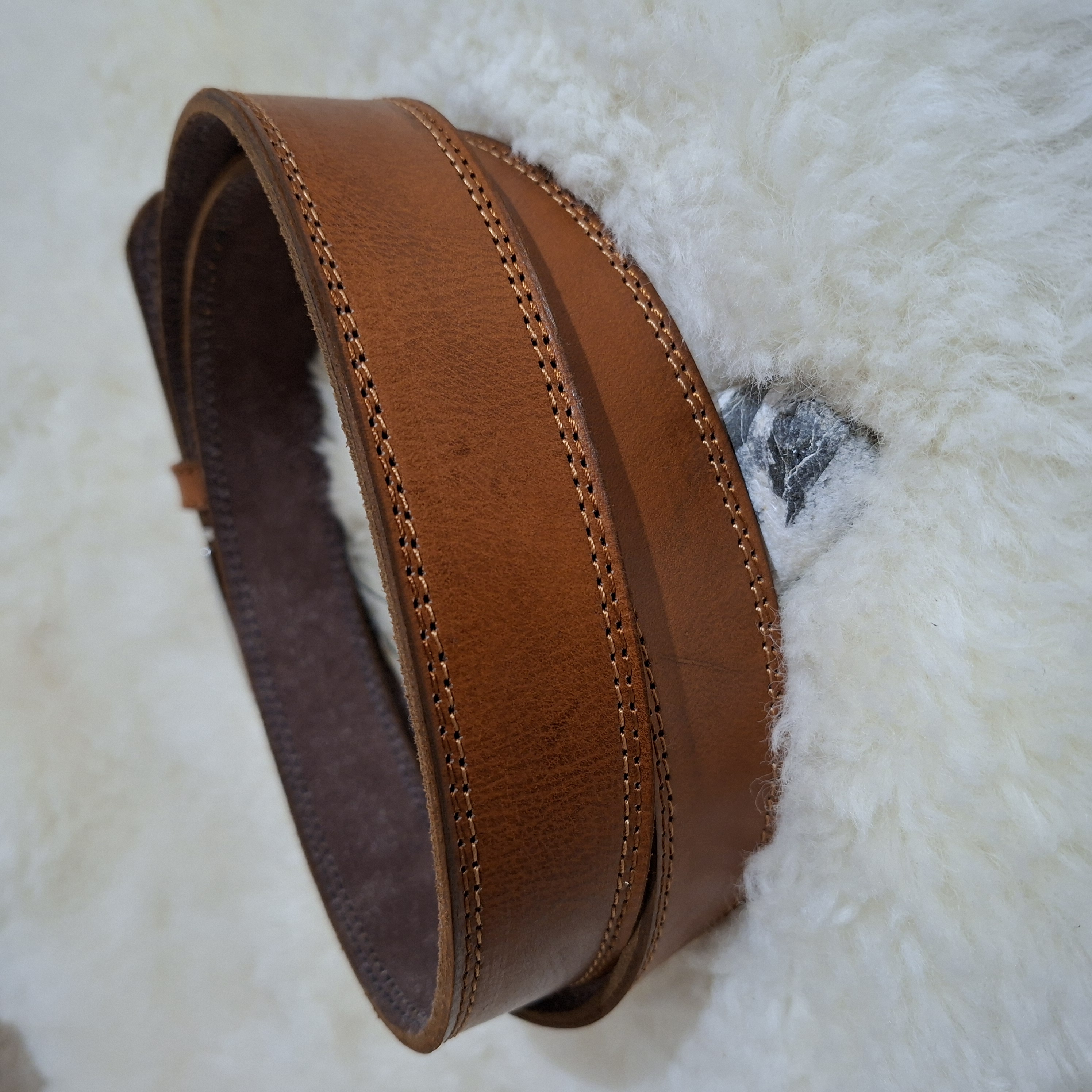 Ceinture en cuir authentique naturel artisanal de très bonne qualité 