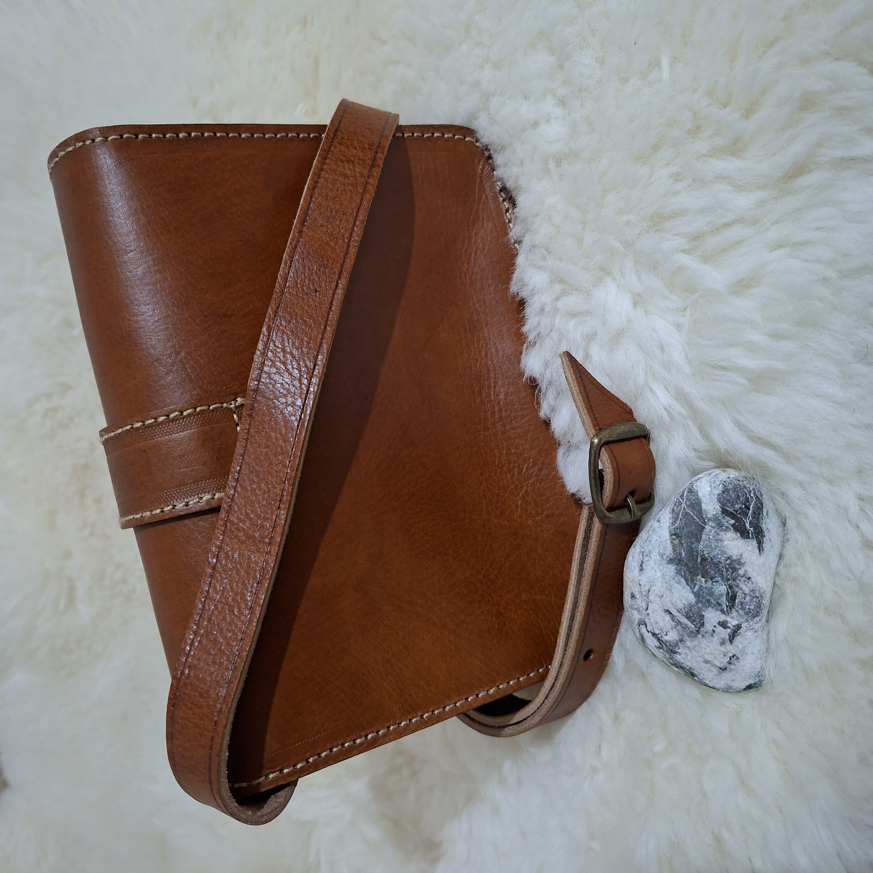 Sac bandoulière artisanal en cuir véritable – Fait main