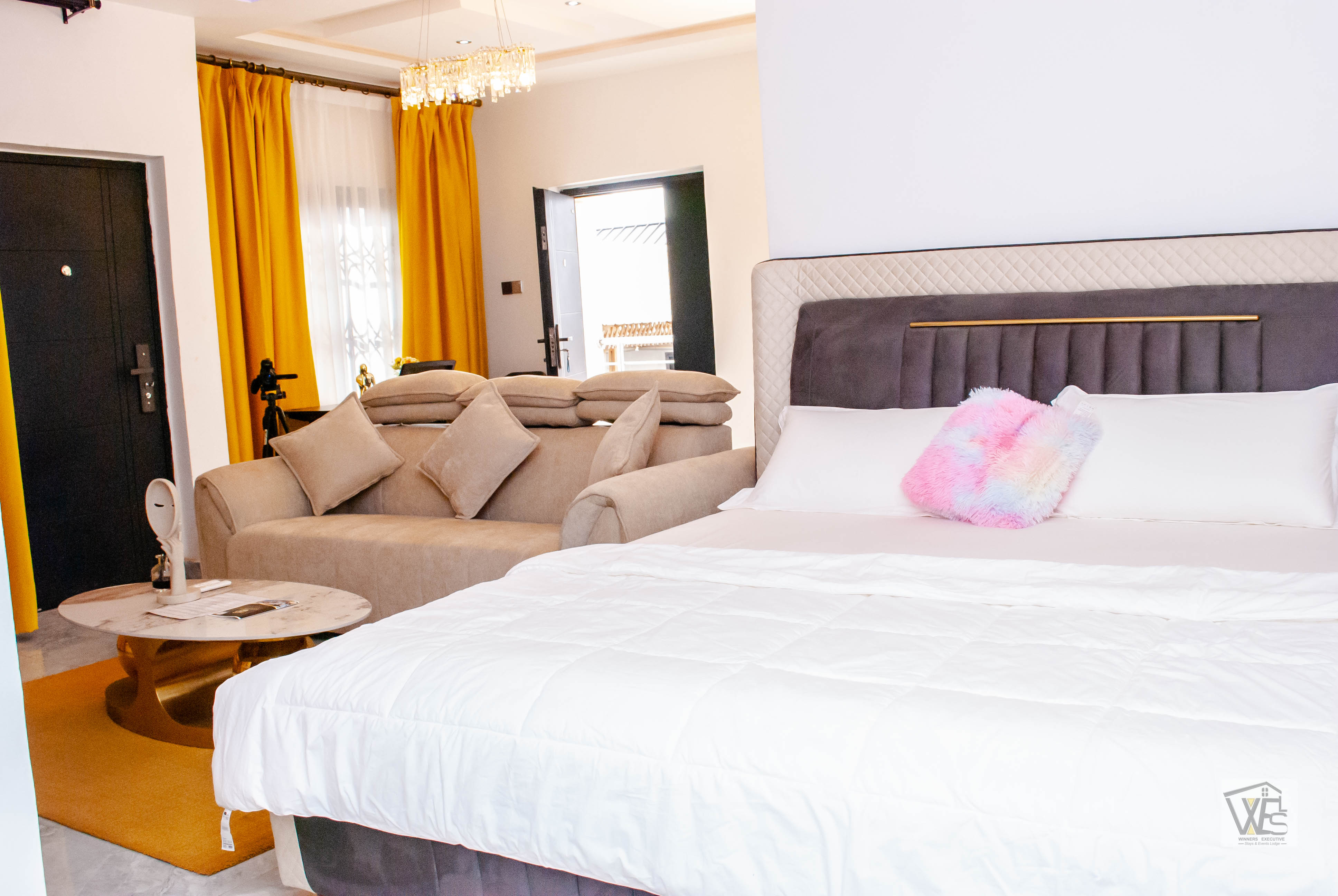 Executive Family Studeo