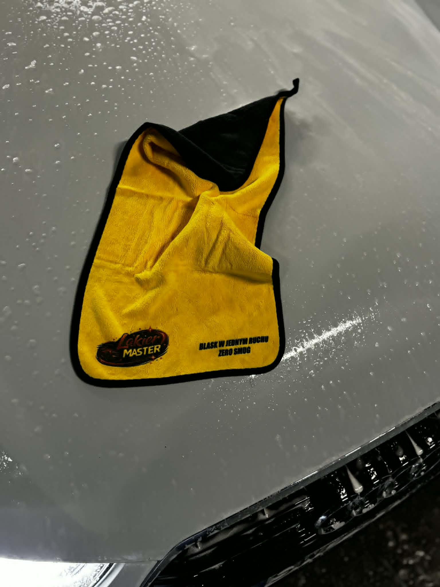 Ręcznik z mikrofibry do samochodu