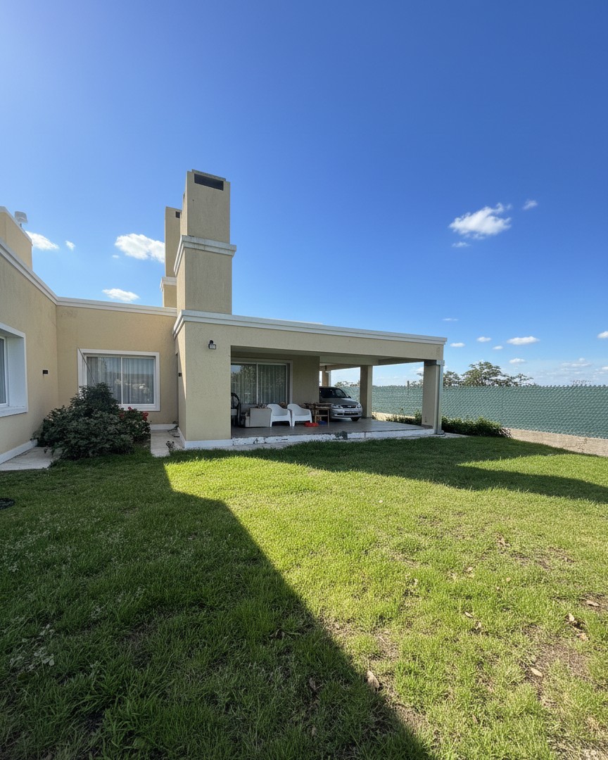 CASA EN VENTA - BARRIO PRIVADO - CIUDAD DE LA PUNTA 