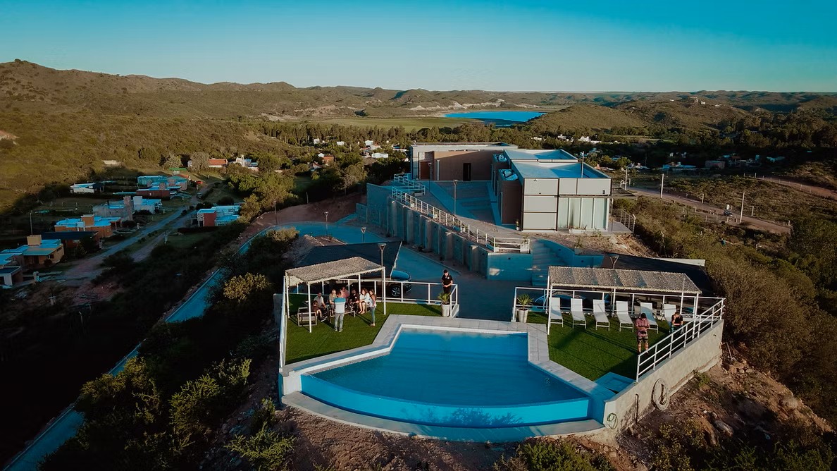 LUJOSO HOTEL Y COMPLEJO TURISTICO