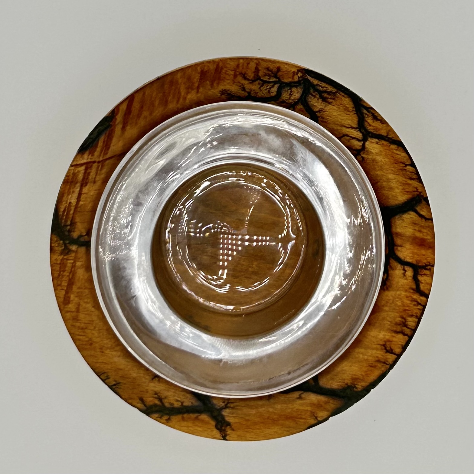 Tea light holder with fractal burn 