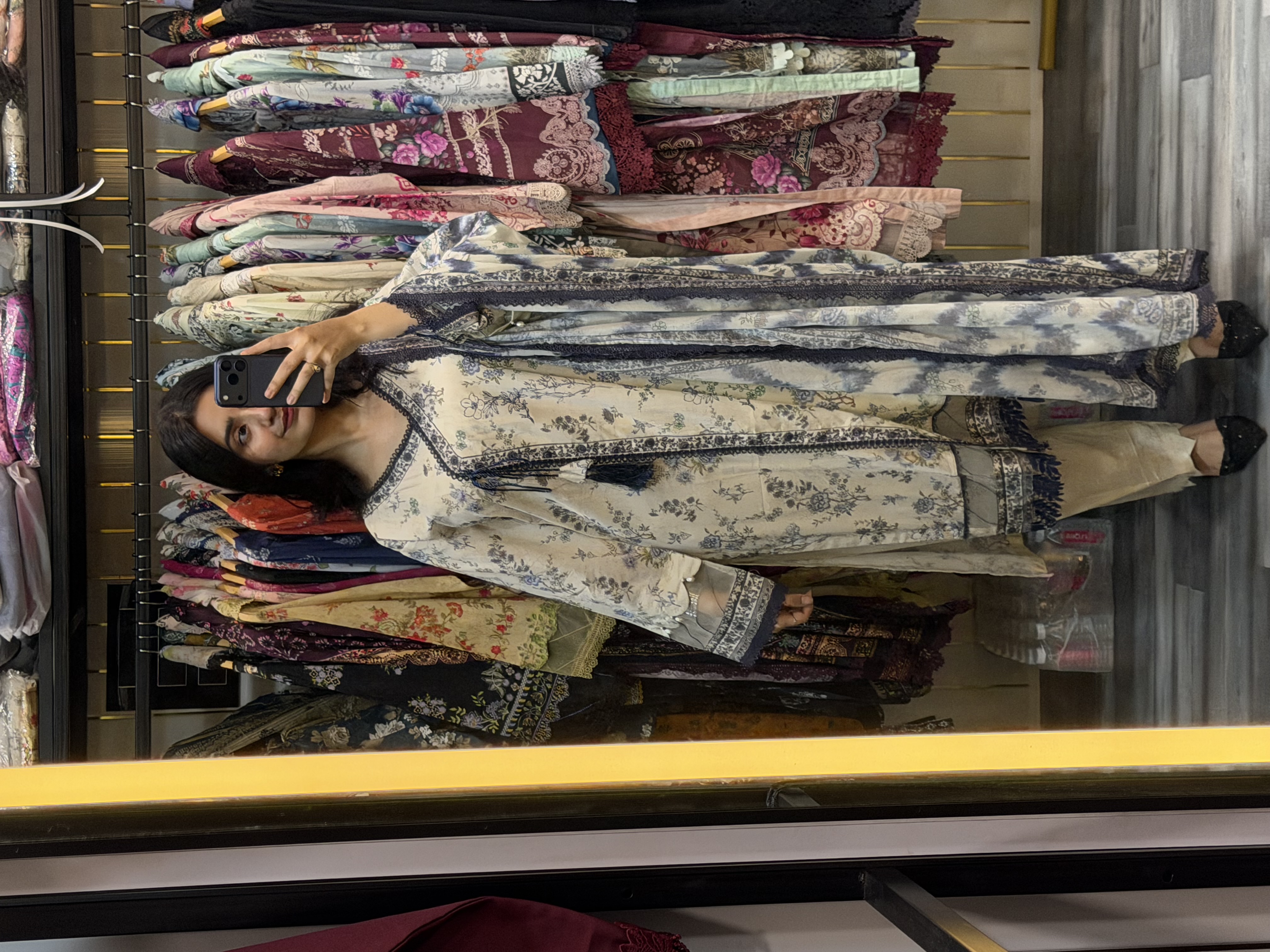 MAUSUMERRY IN { WHITE AND BLUE}