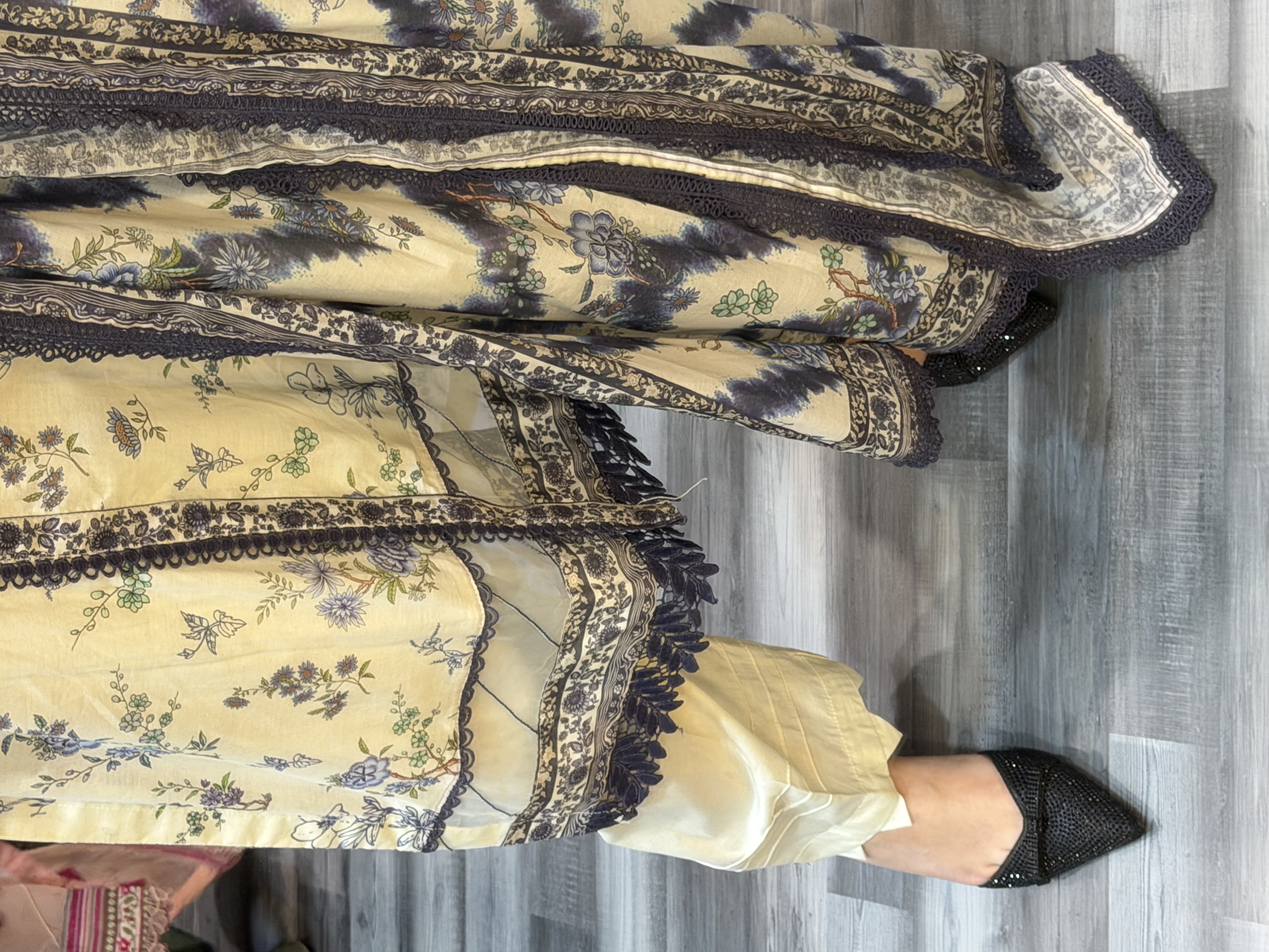 MAUSUMERRY IN { WHITE AND BLUE}