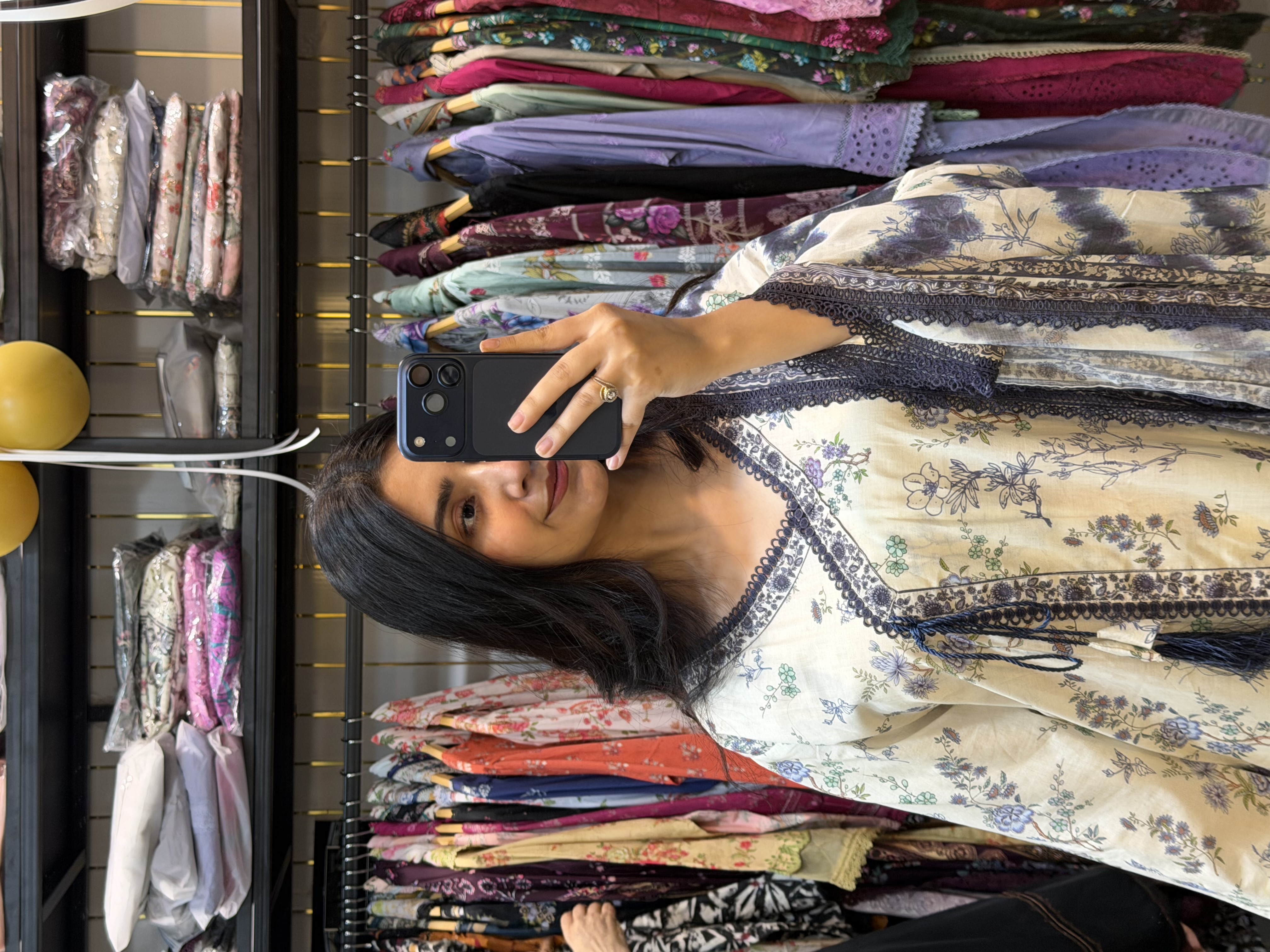 MAUSUMERRY IN { WHITE AND BLUE}