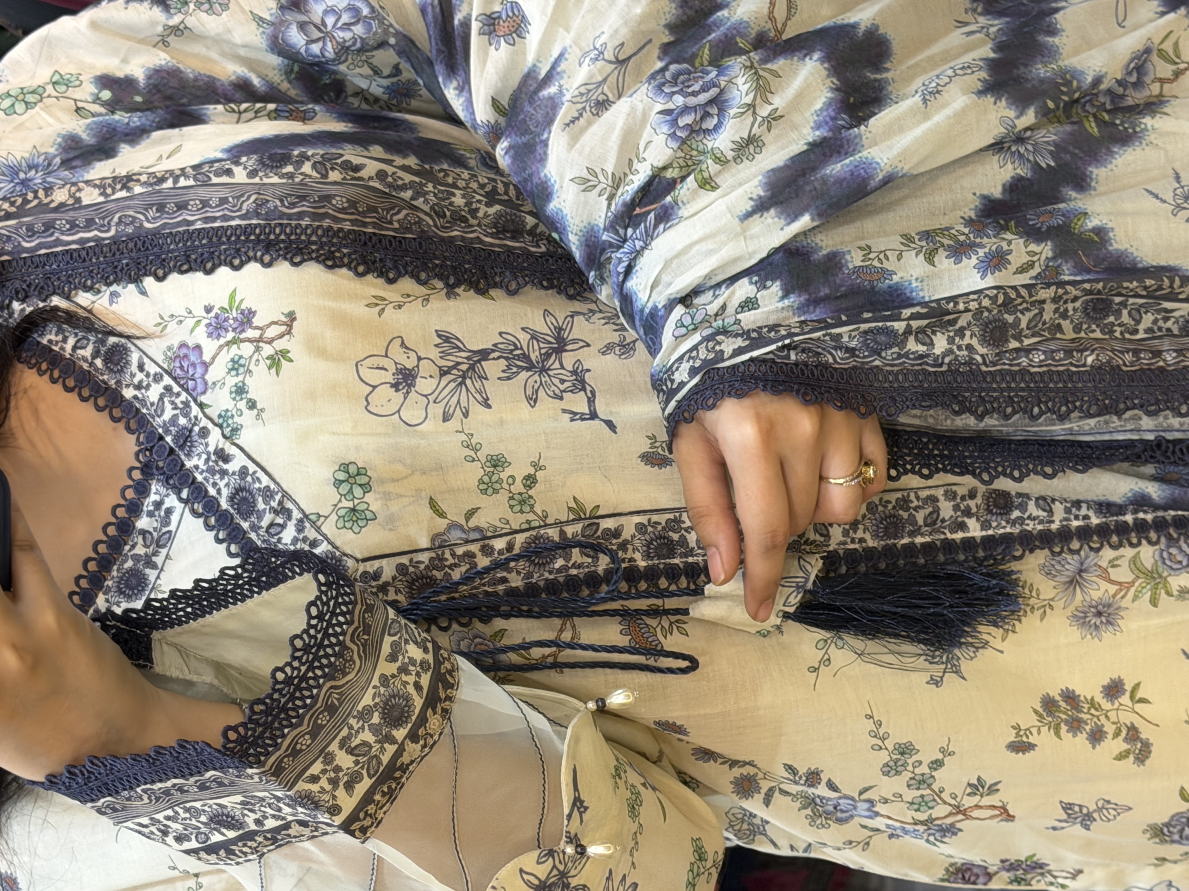 MAUSUMERRY IN { WHITE AND BLUE}