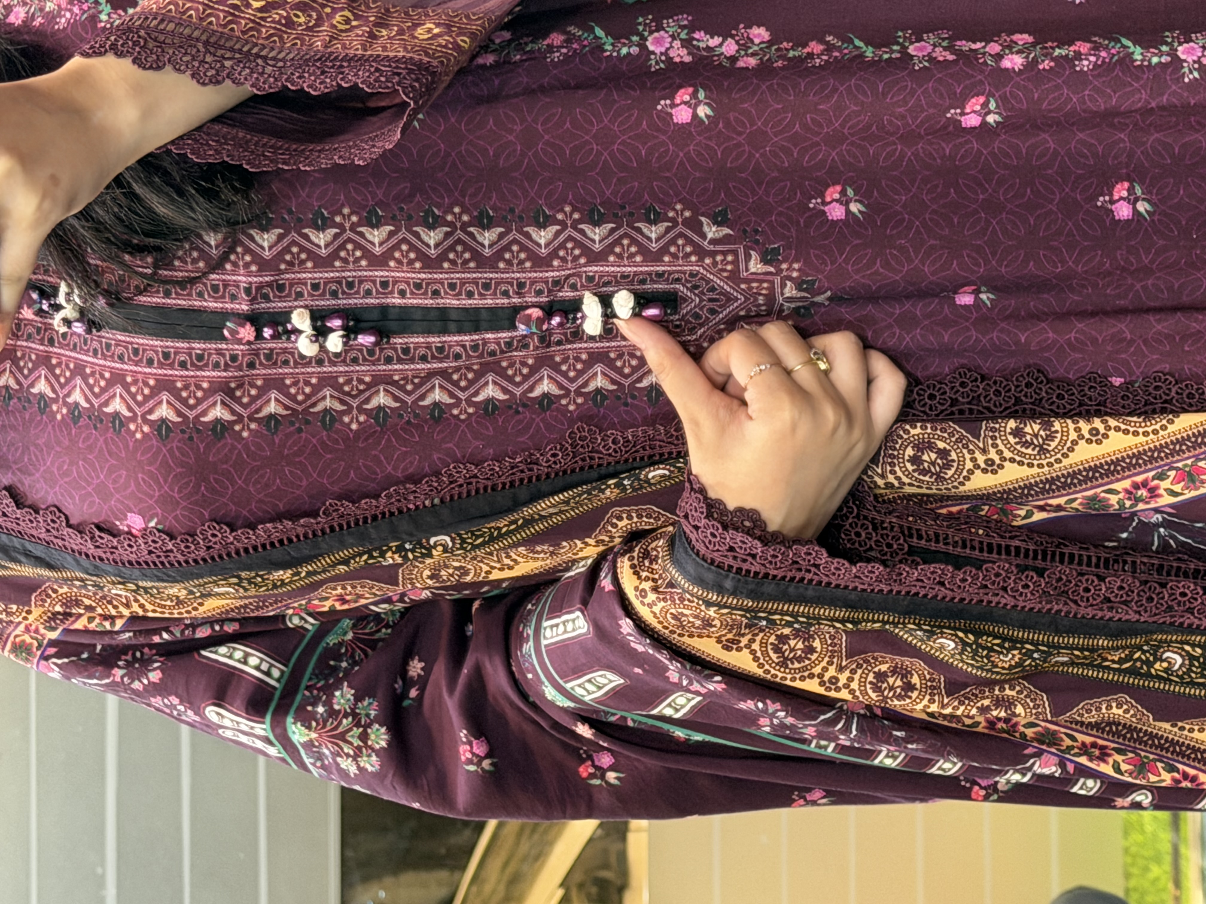 MAUSUMERRY IN { WINE COLOUR }