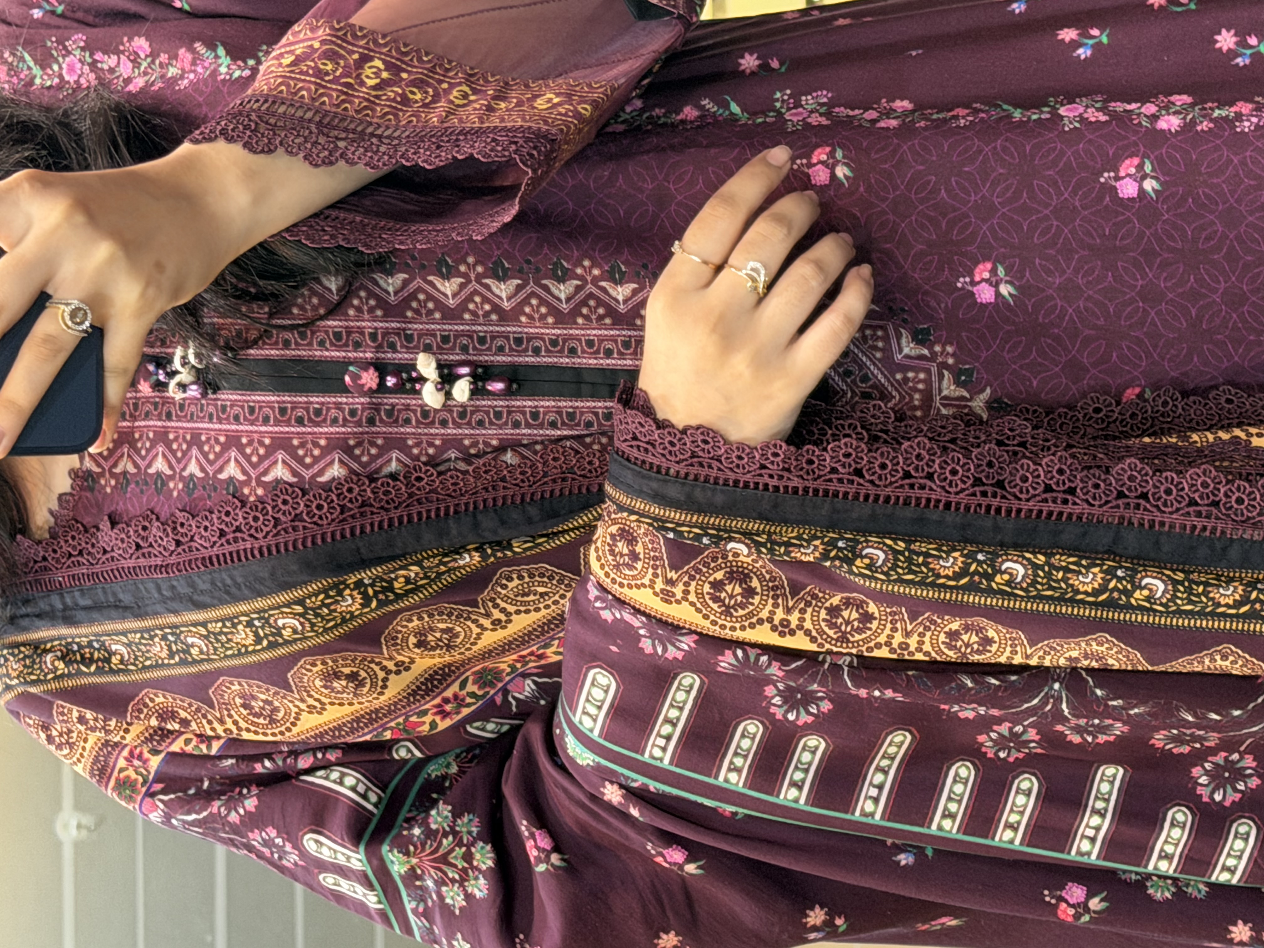 MAUSUMERRY IN { WINE COLOUR }