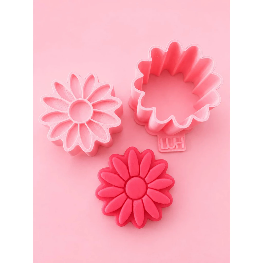 Ejetor Modelador formato flor para brigadeiro, doces e pasta americana