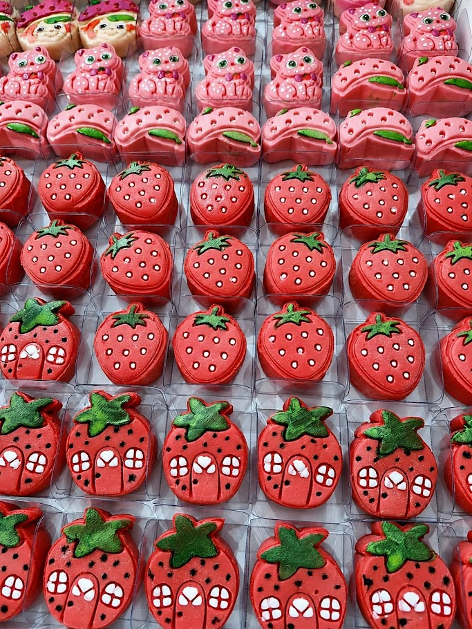 Modelador Ejetor Moranguinho para Brigadeiro, Doce, Massa e Biscoito