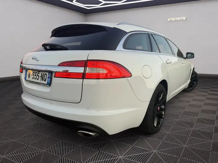 Jaguar XF Luxury