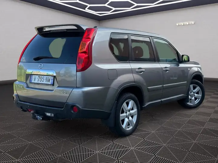 Nissan X-Trail LE