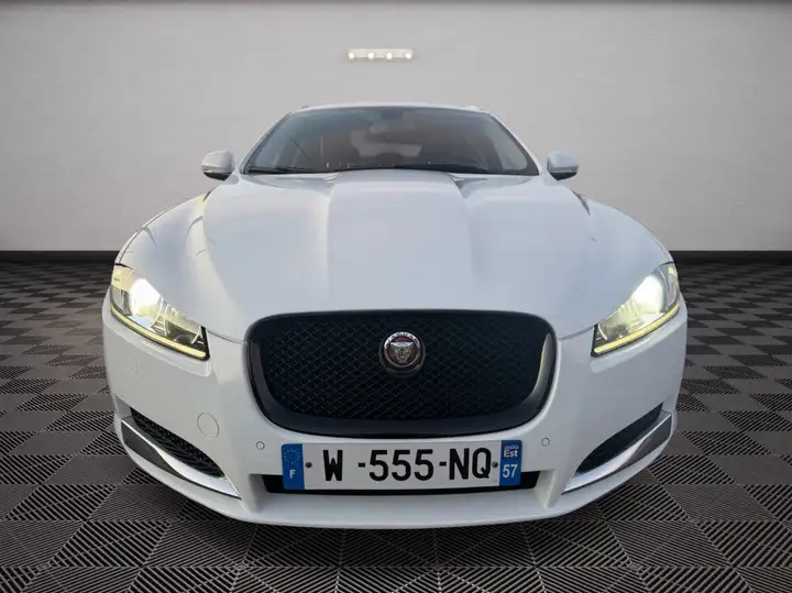 Jaguar XF Luxury